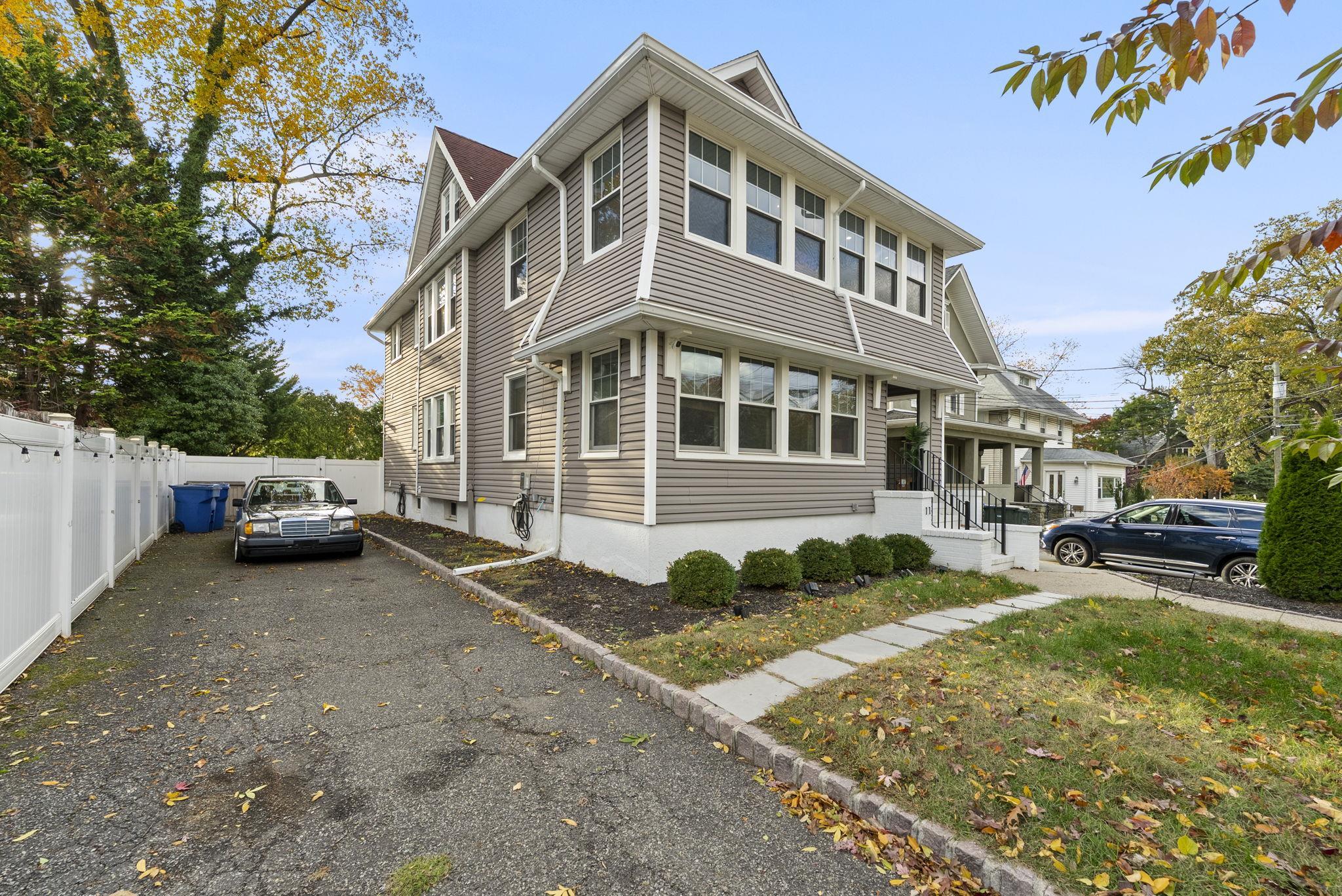 11 WEST GOUVENEUR AVE