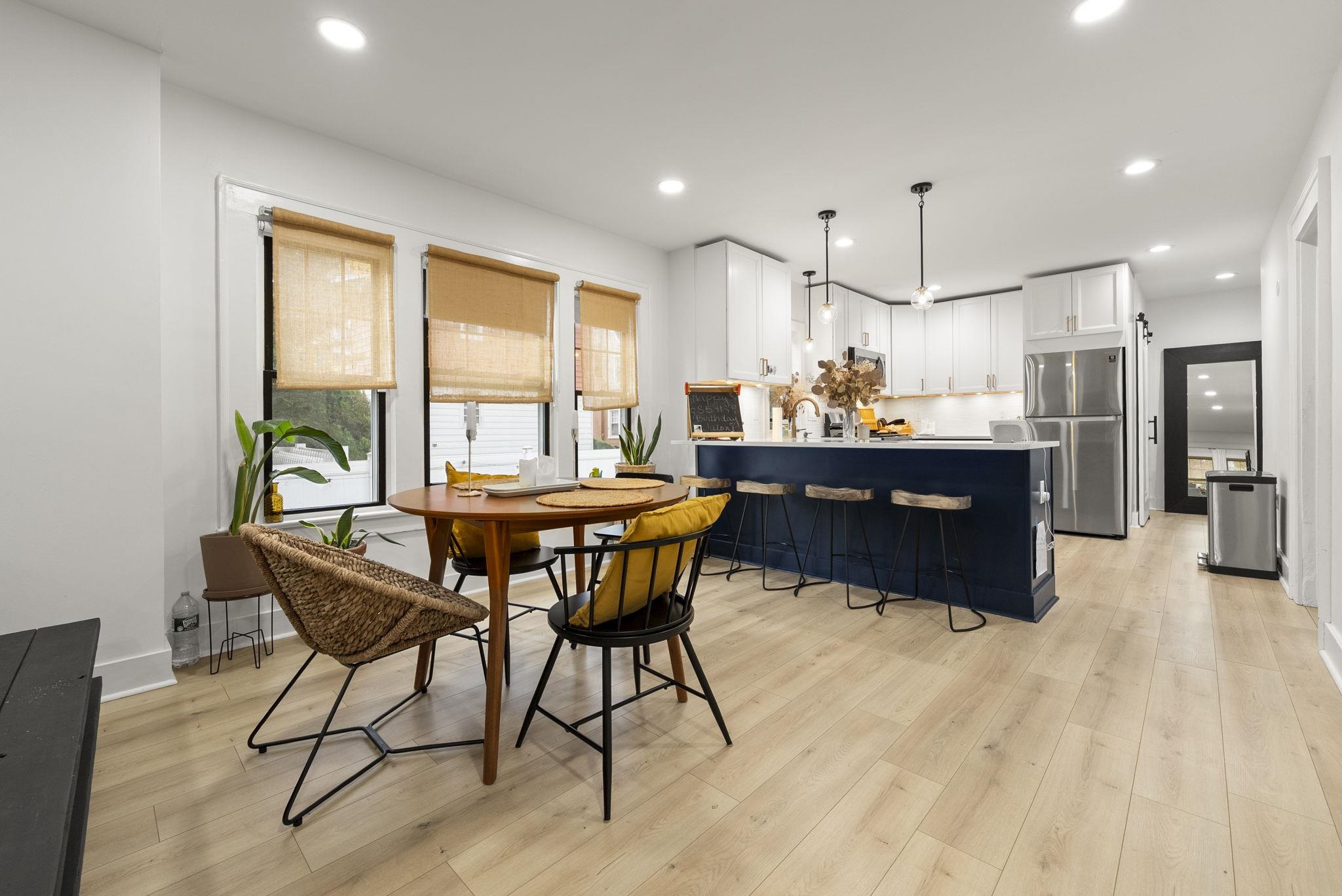 11 WEST GOUVENEUR AVE