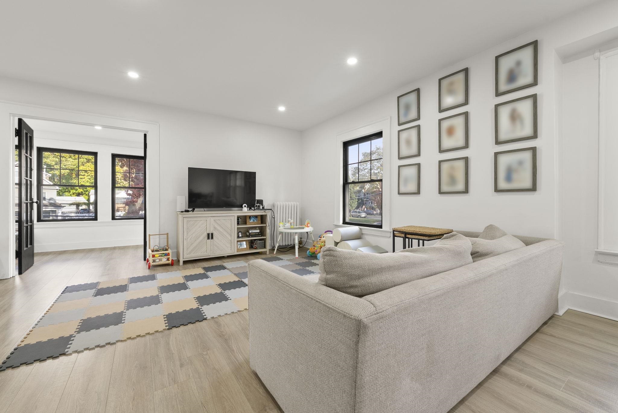 11 WEST GOUVENEUR AVE