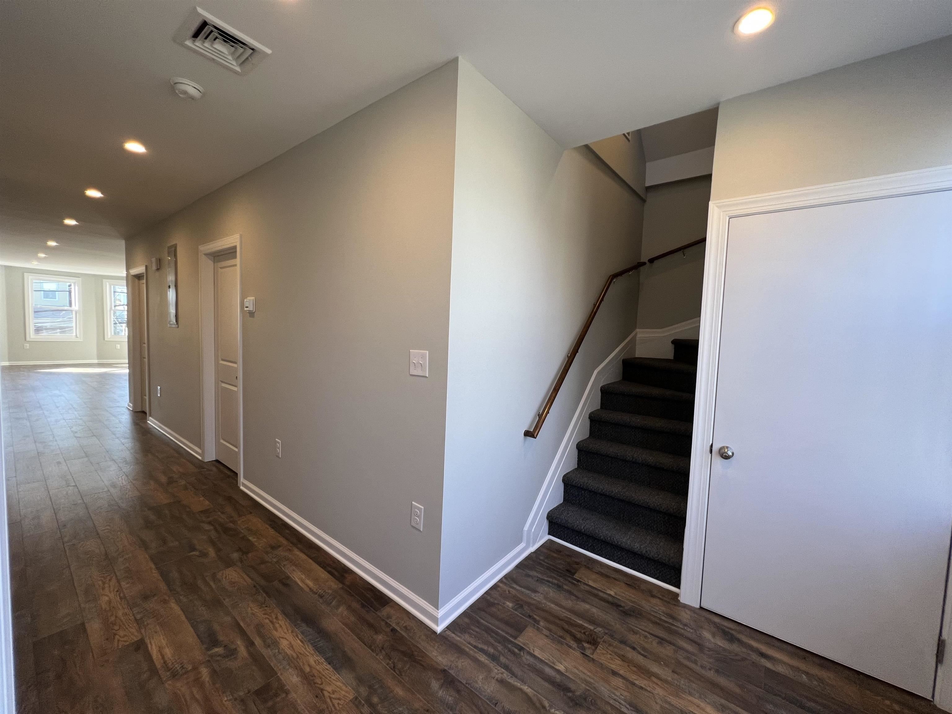 440 AVENUE E Unit: 2