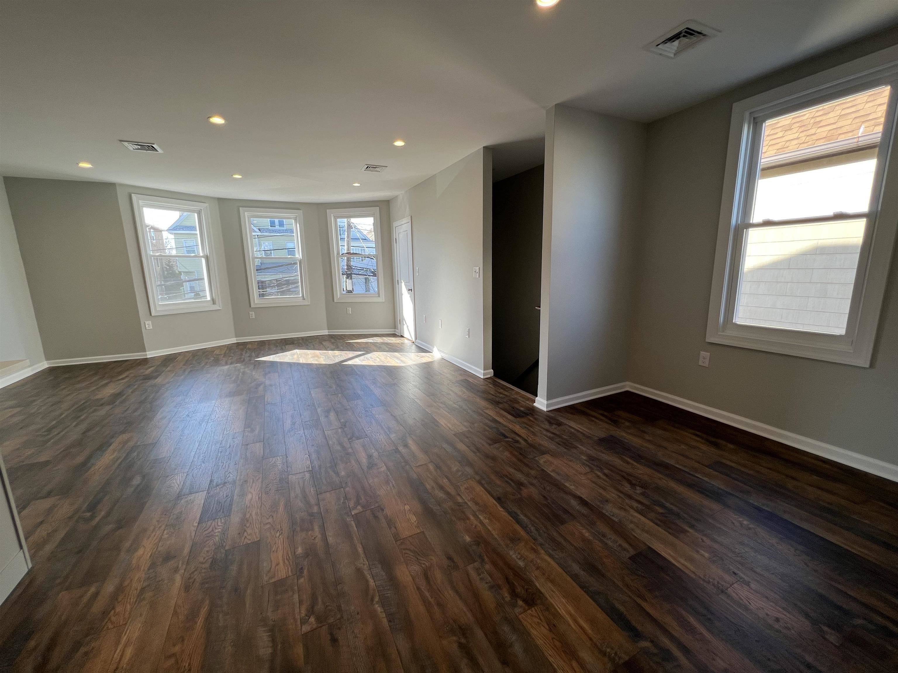 440 AVENUE E Unit: 2