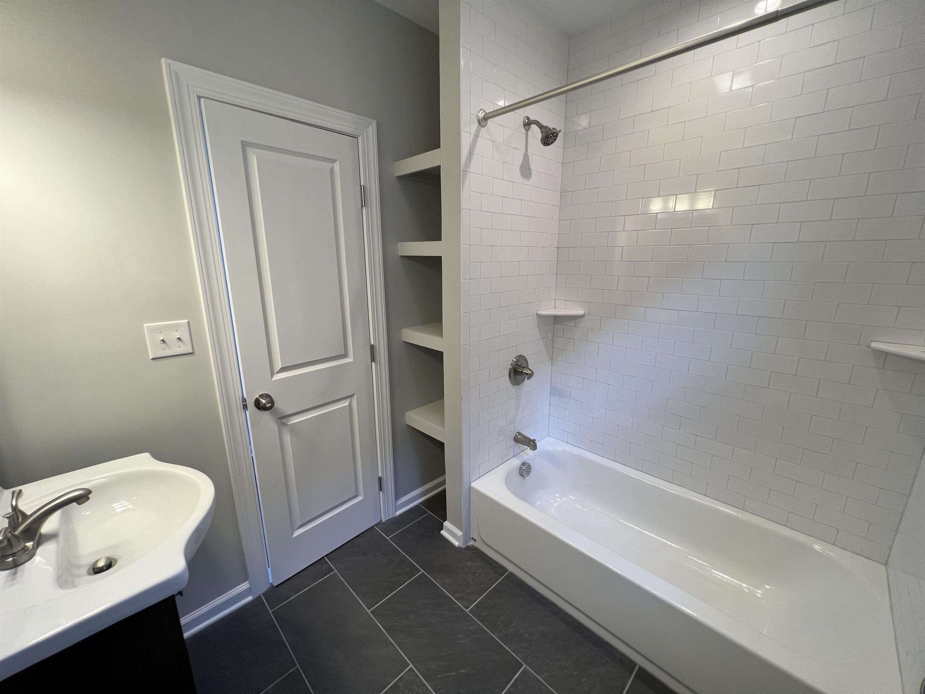 440 AVENUE E Unit: 2