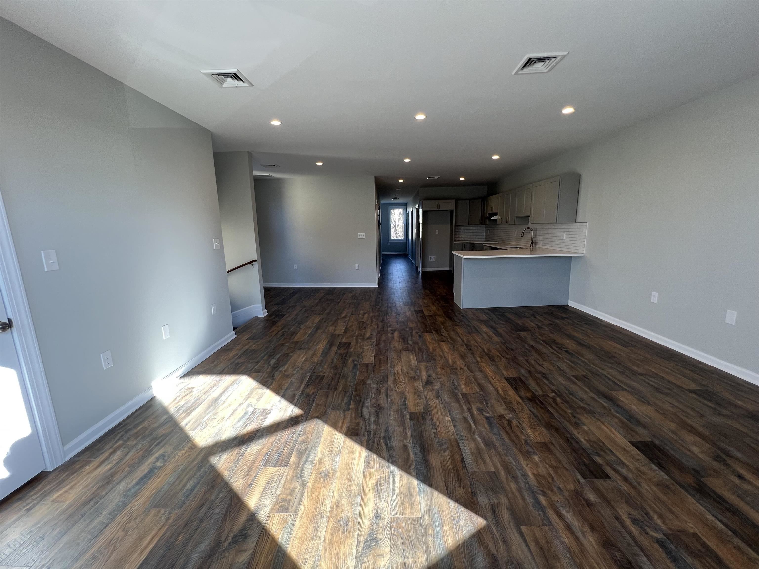 440 AVENUE E Unit: 2