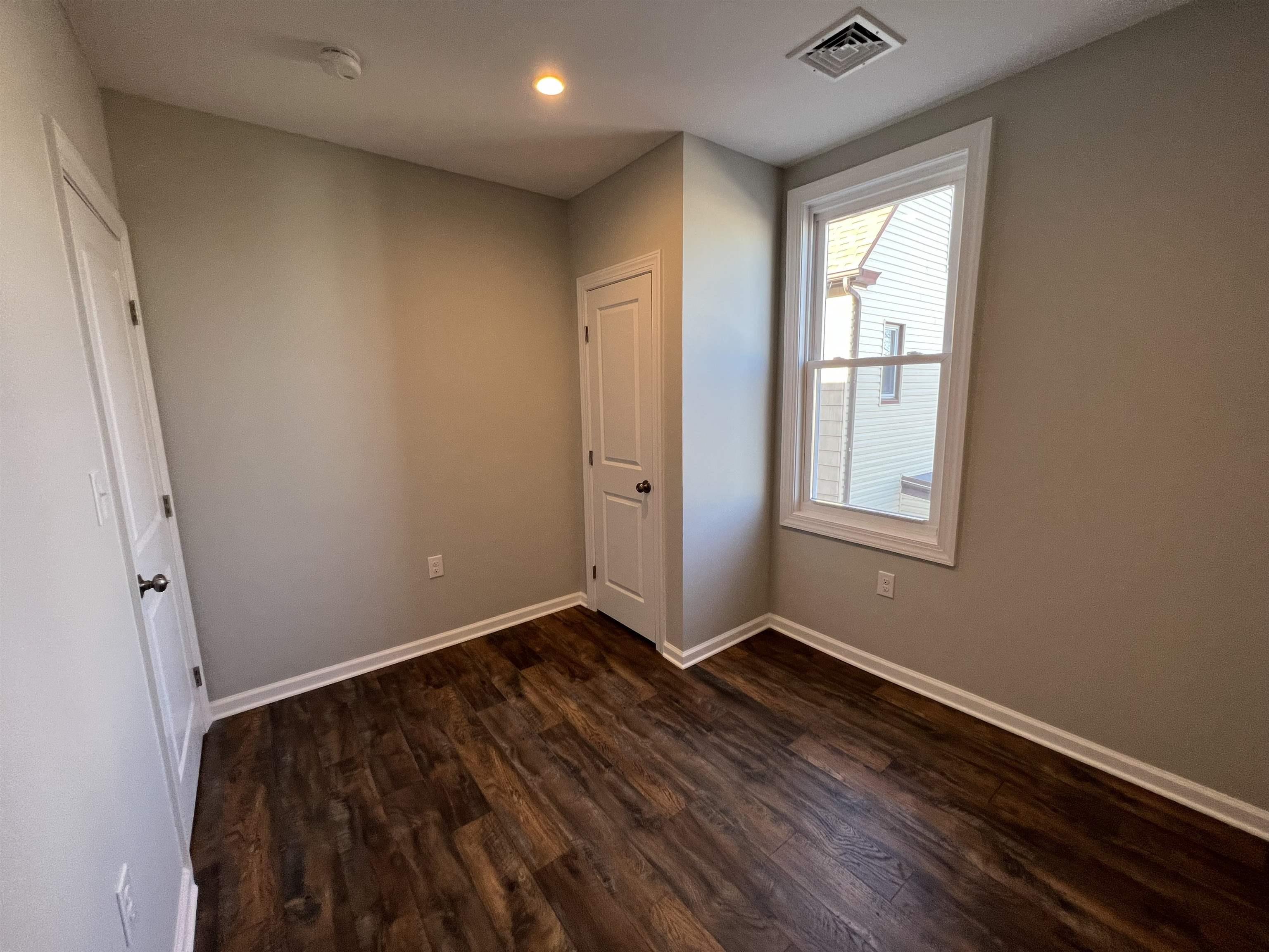 440 AVENUE E Unit: 2