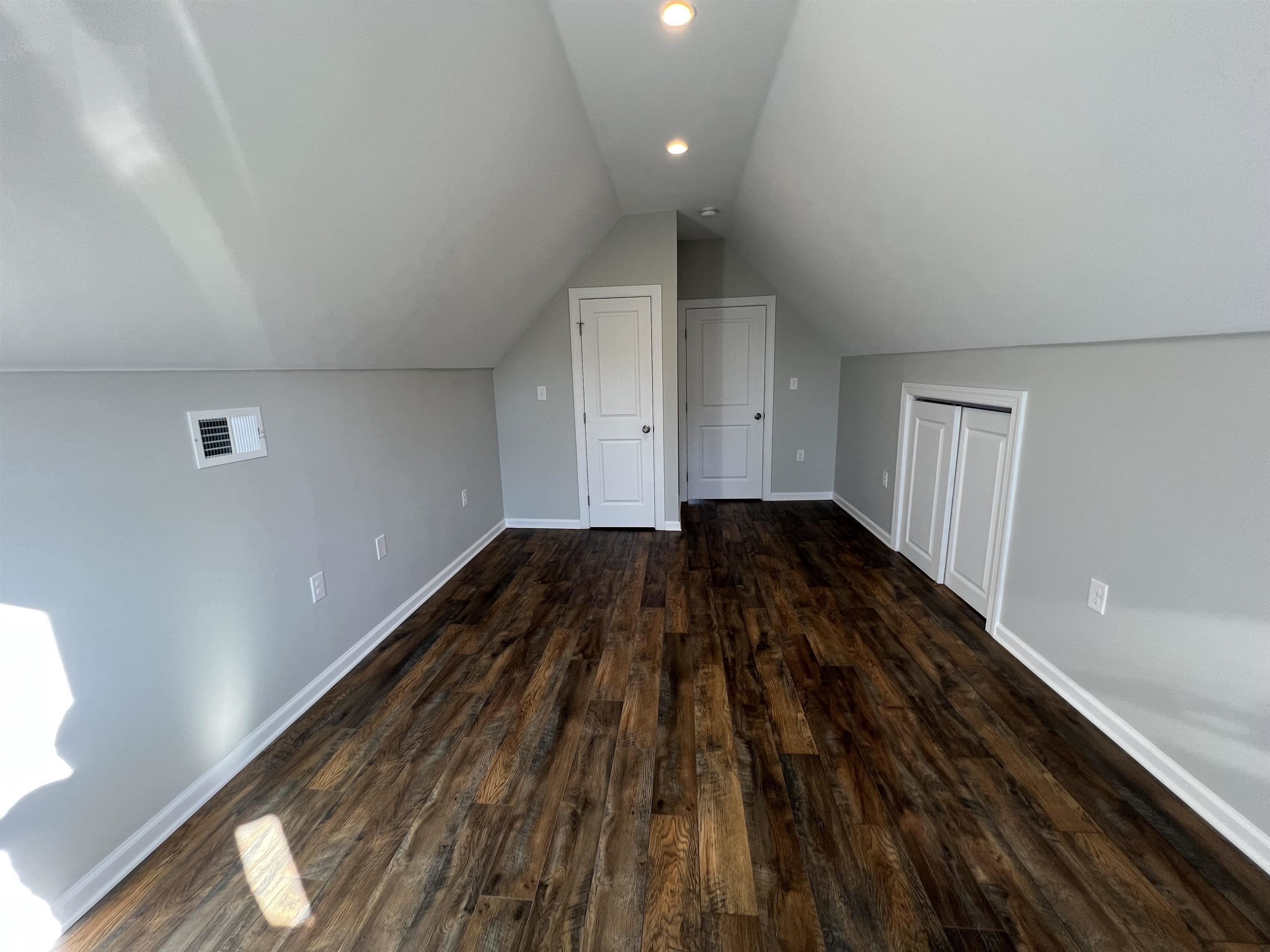 440 AVENUE E Unit: 2