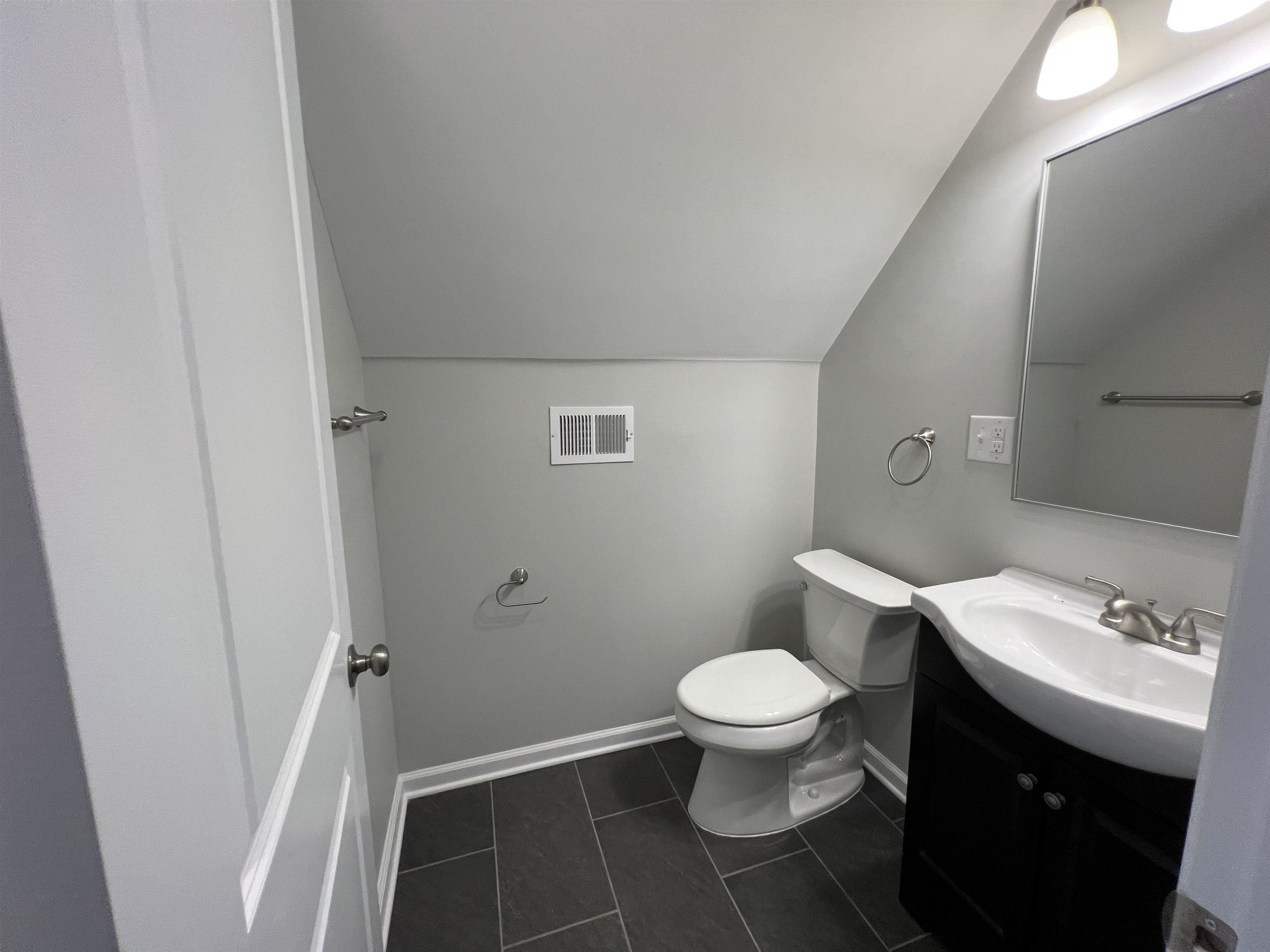 440 AVENUE E Unit: 2