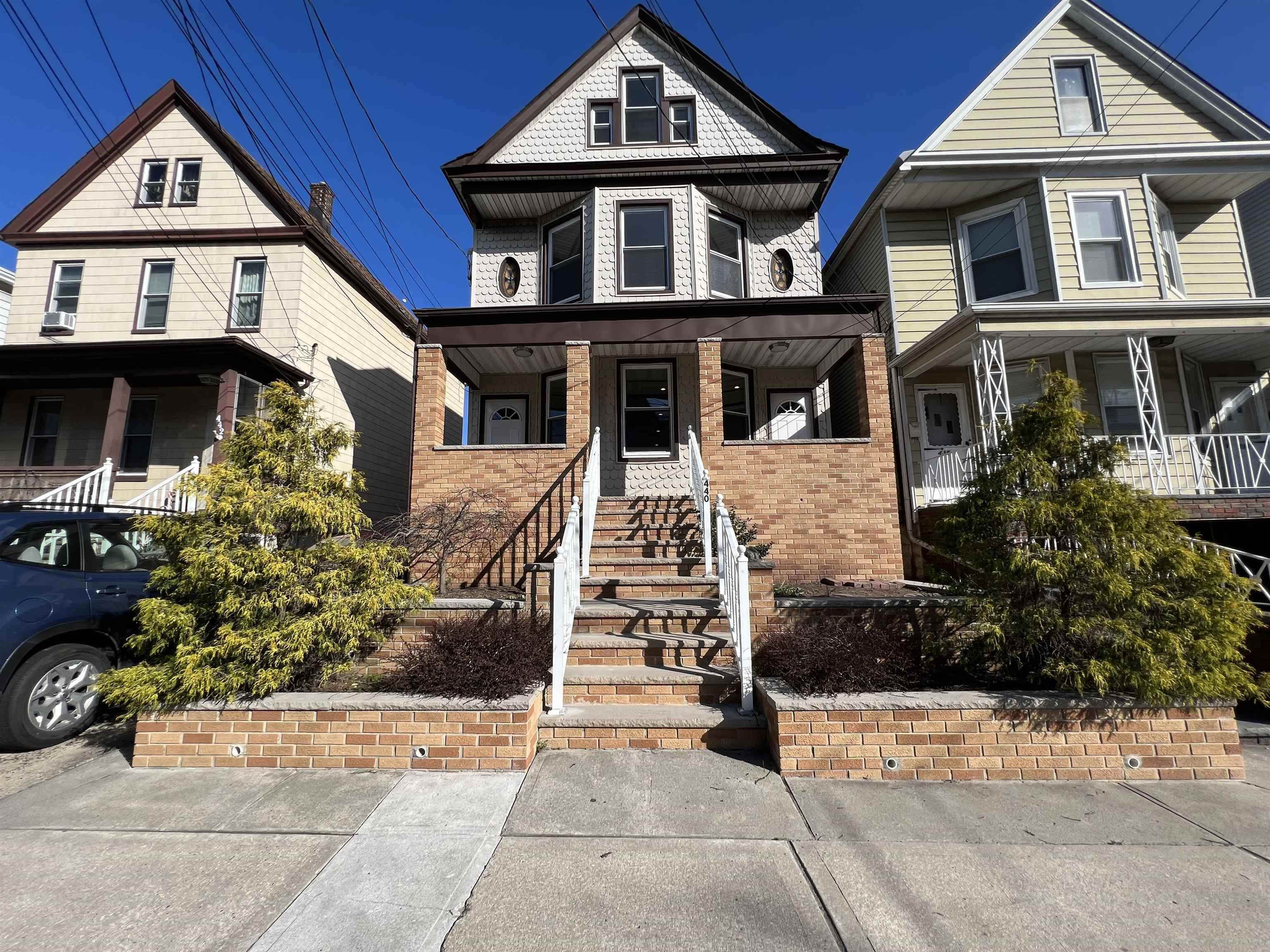 440 AVENUE E Unit: 2