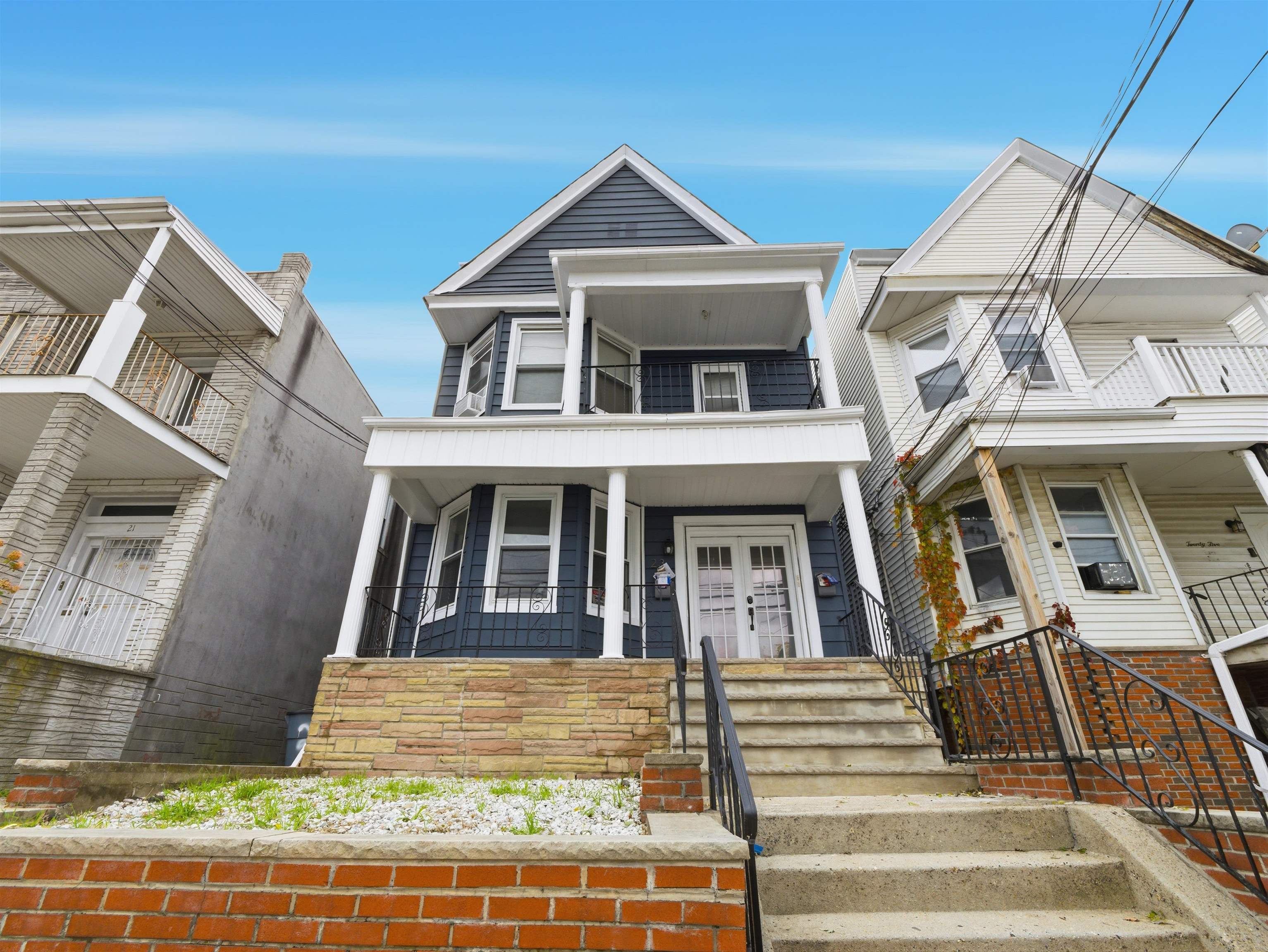 23 BAYVIEW AVE Unit: 1