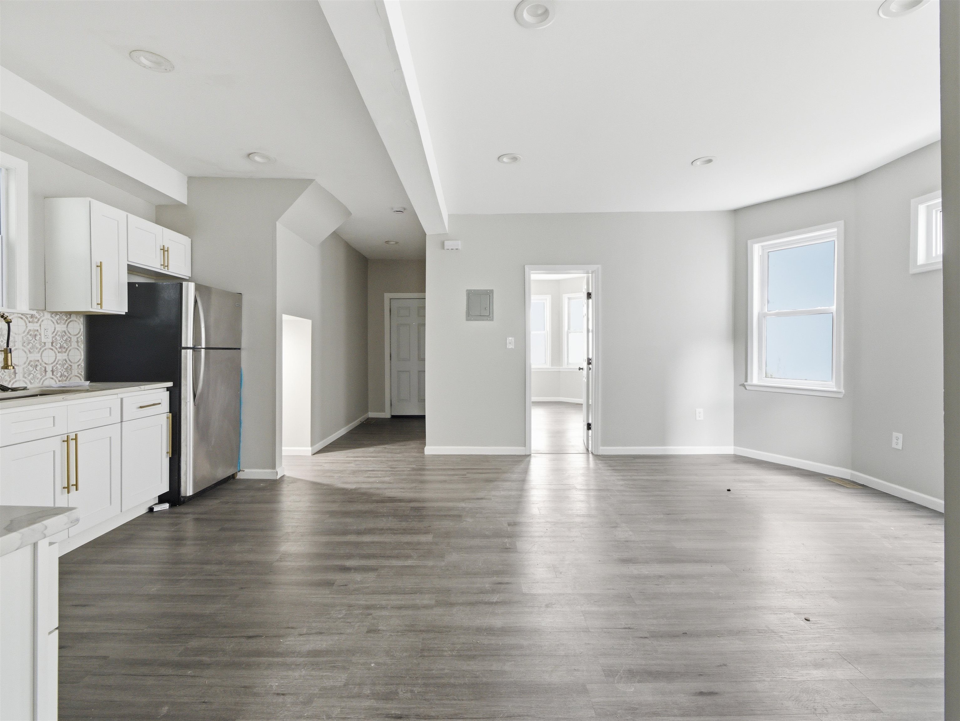 23 BAYVIEW AVE Unit: 1