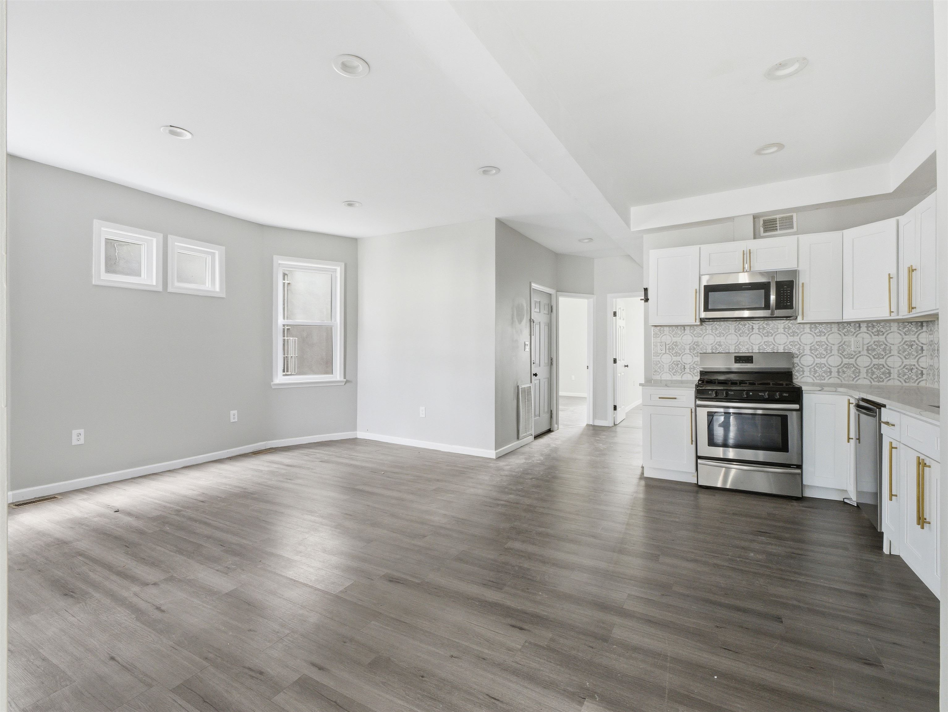 23 BAYVIEW AVE Unit: 1