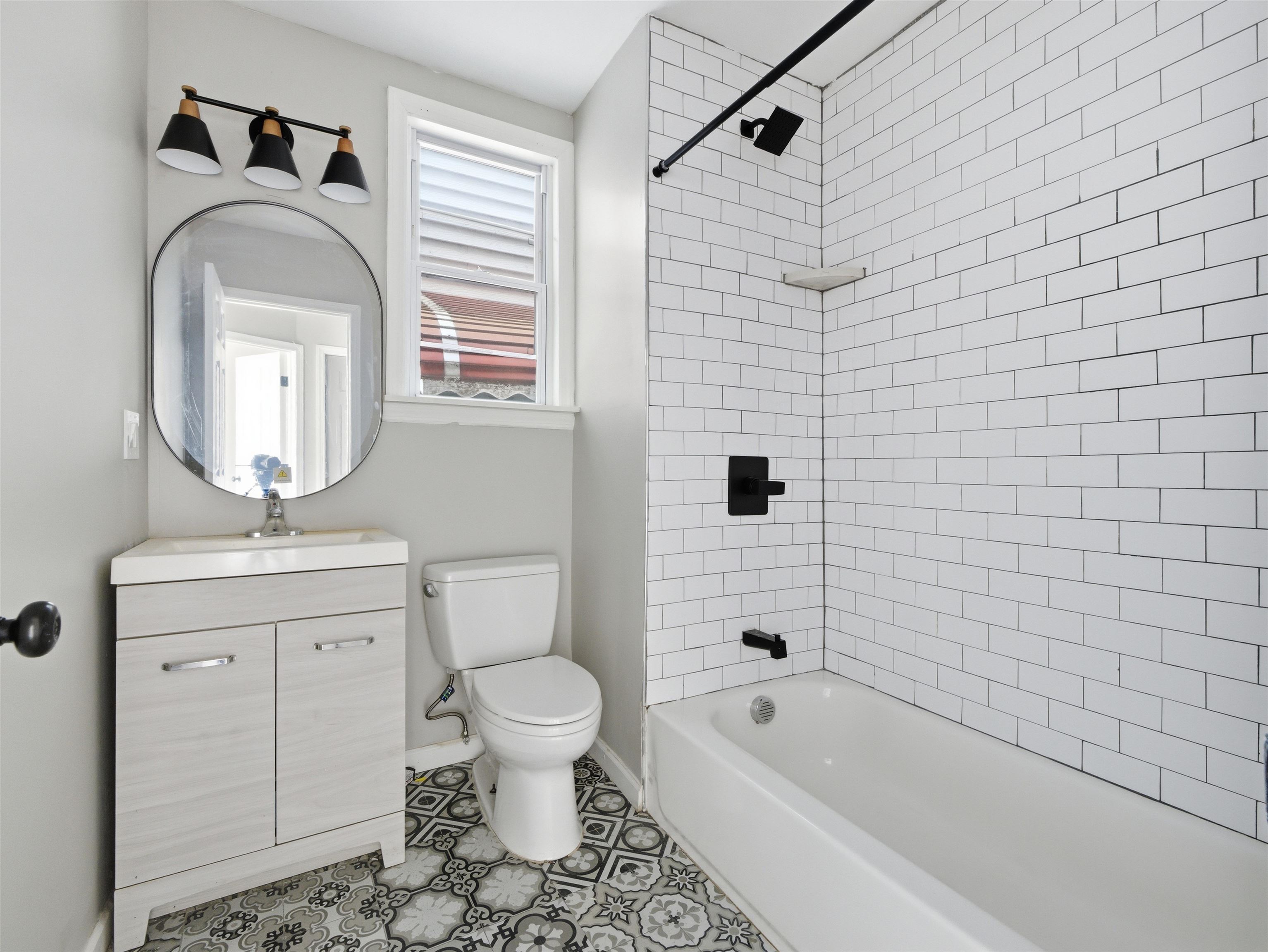 23 BAYVIEW AVE Unit: 1