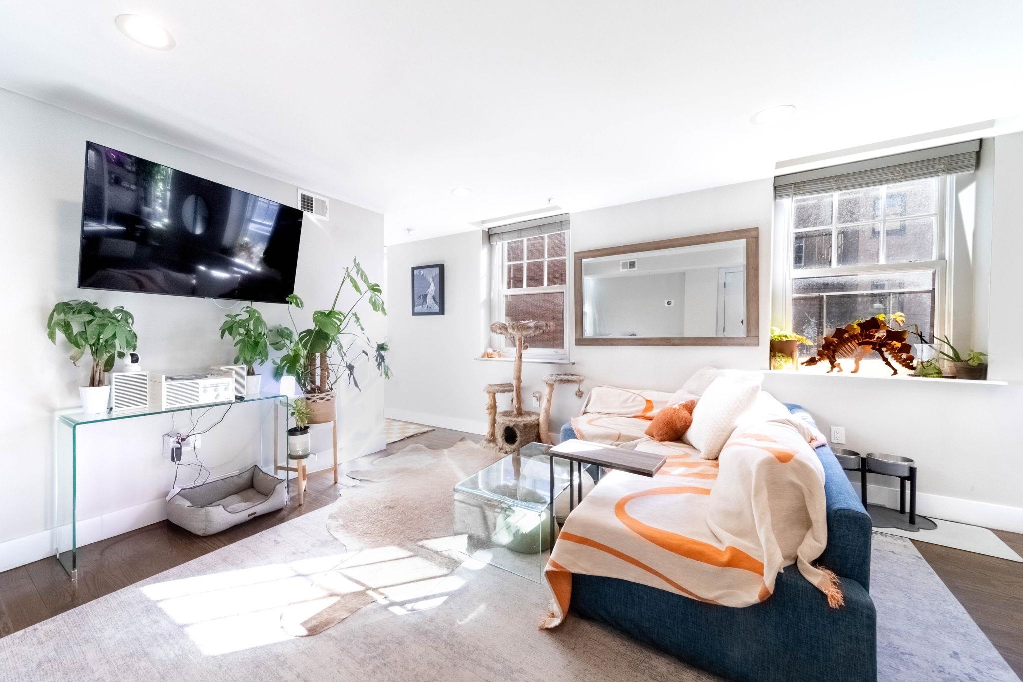 126 DELAWARE AVE Unit: 8