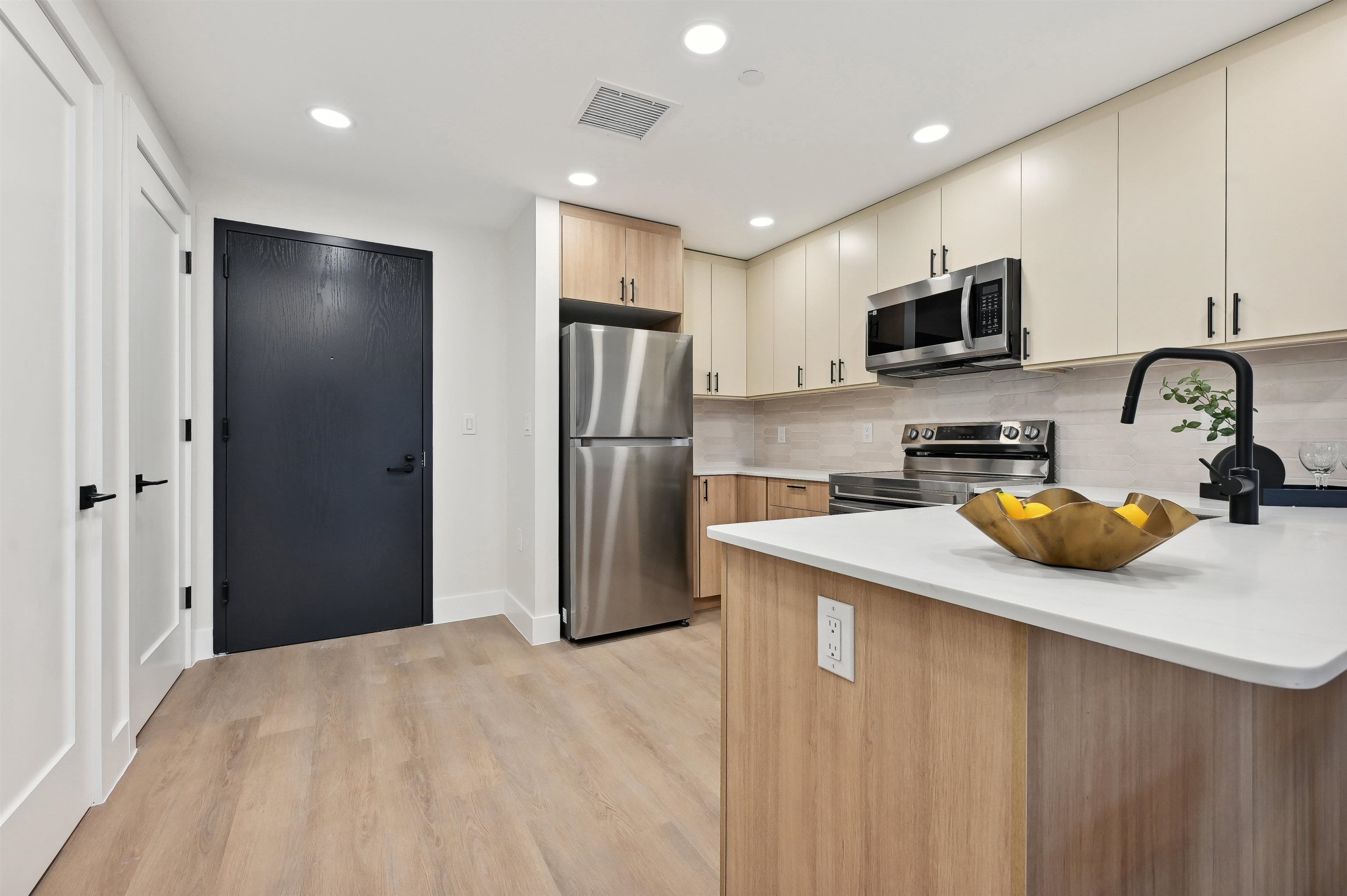161 VAN WAGENEN AVE Unit: 1205