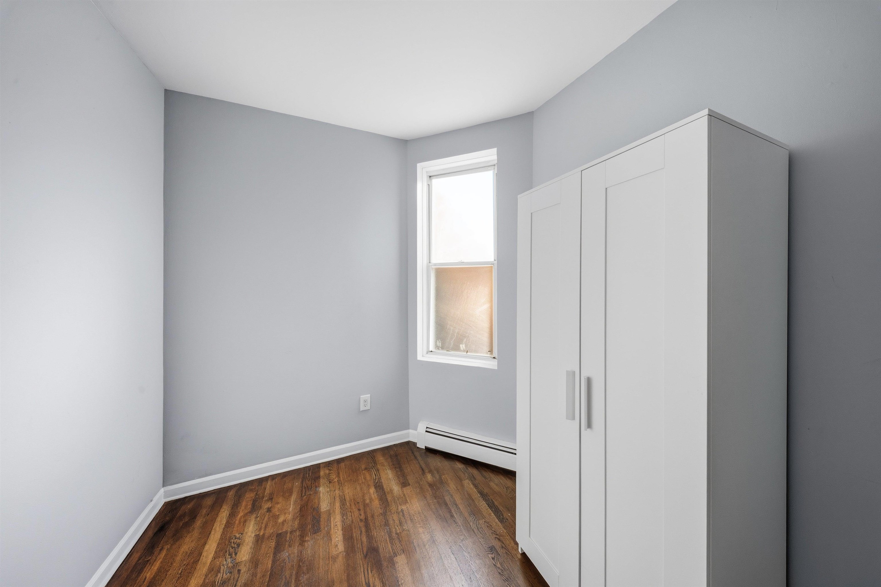 303 3RD ST Unit: 3