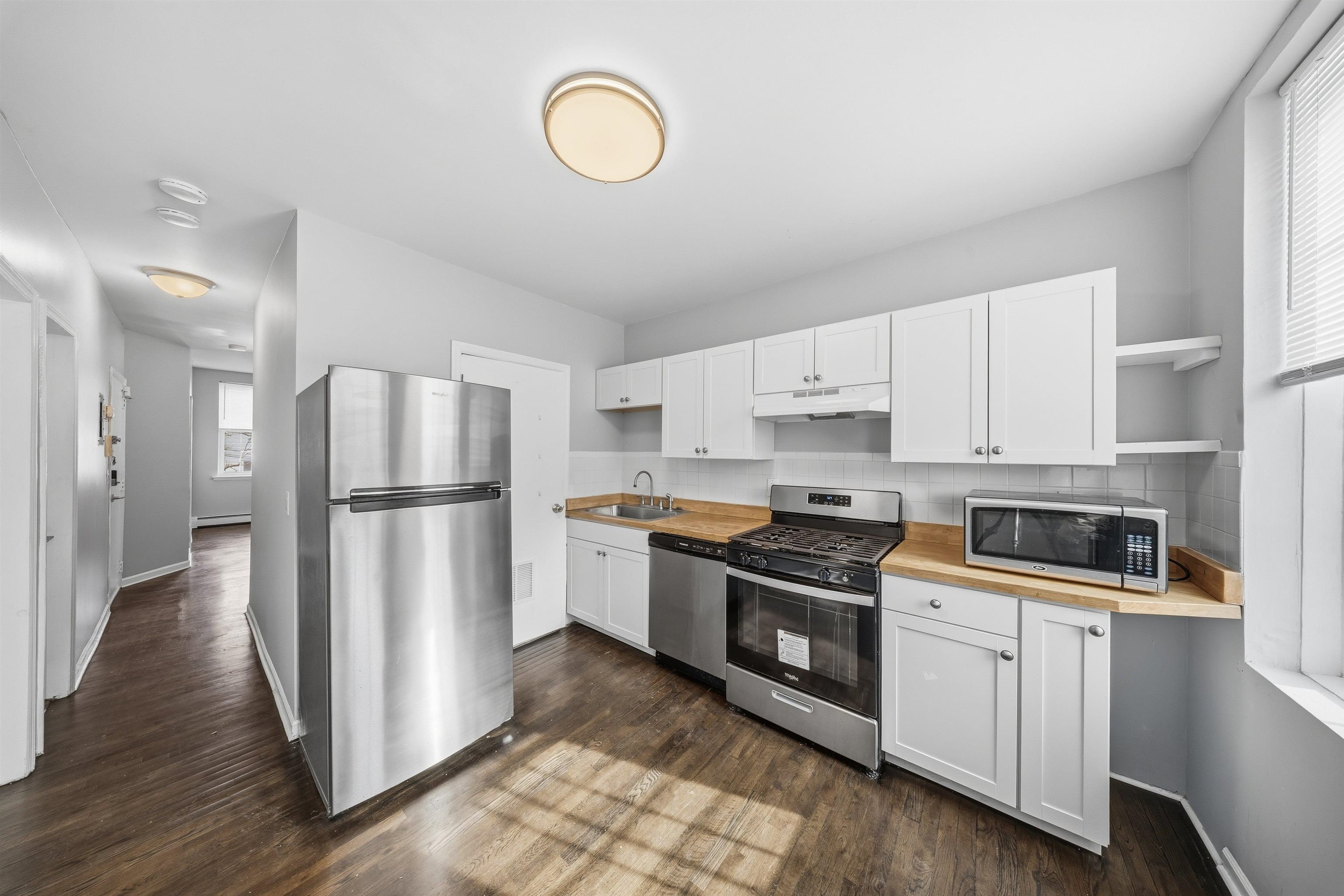 303 3RD ST Unit: 3