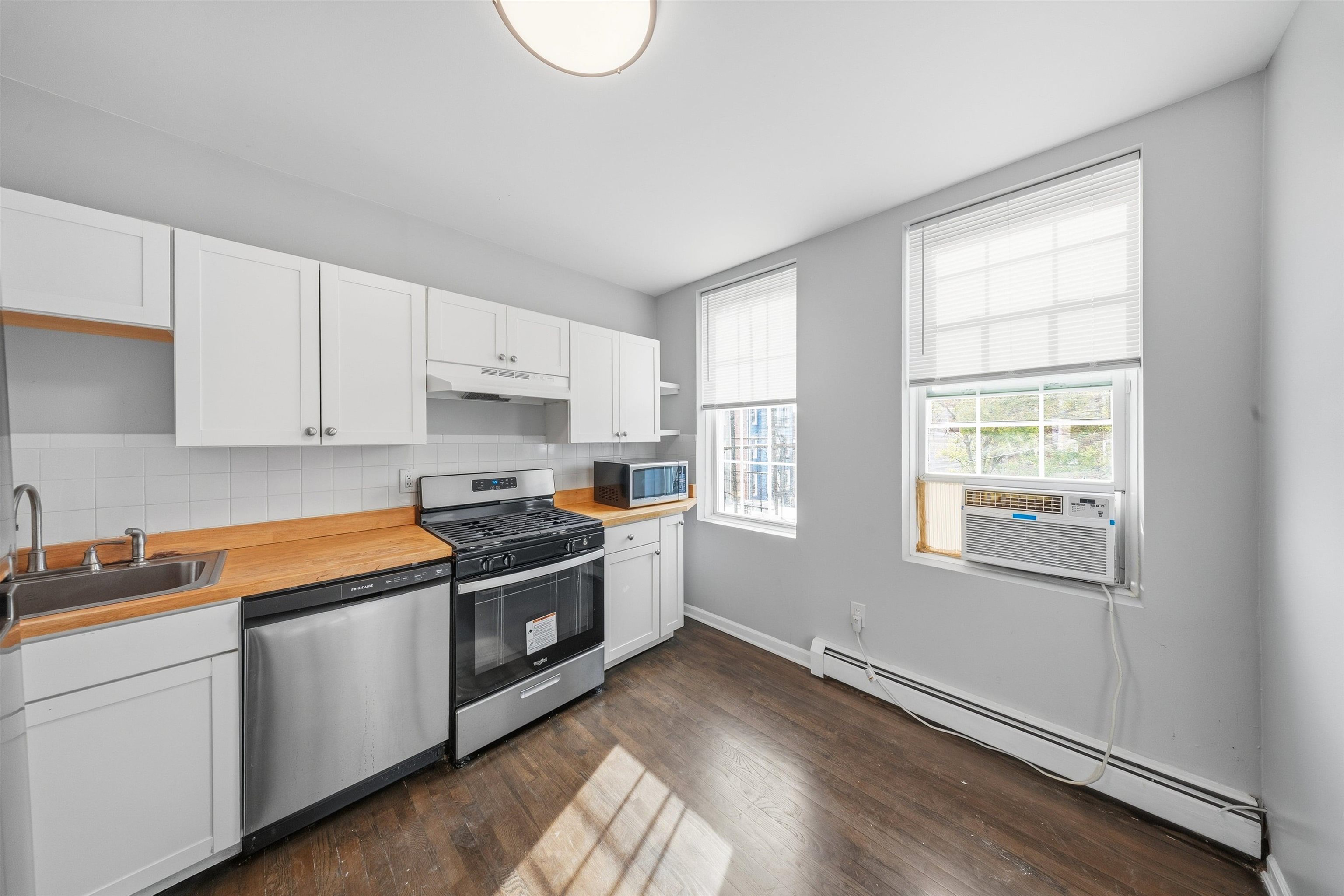 303 3RD ST Unit: 3