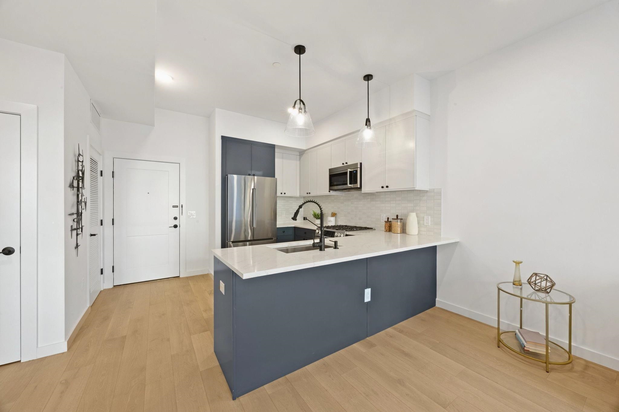 425 3RD ST Unit: 318