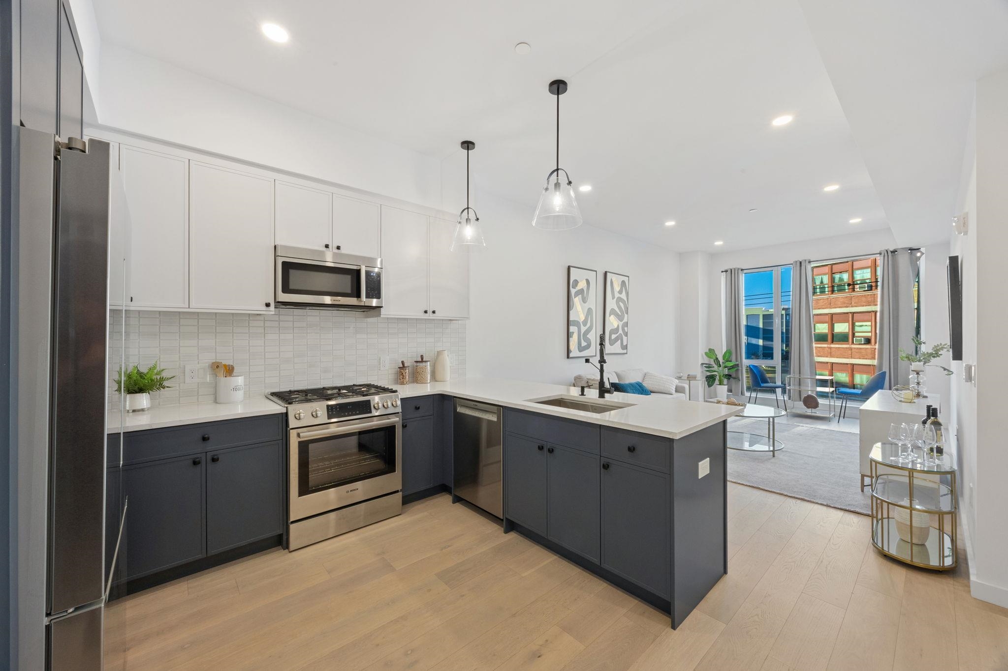 425 3RD ST Unit: 318