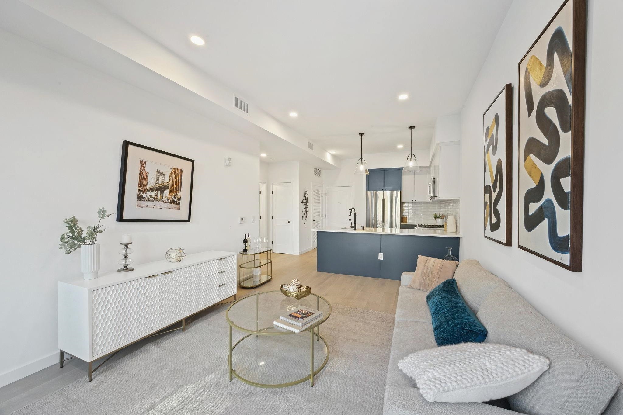 425 3RD ST Unit: 318