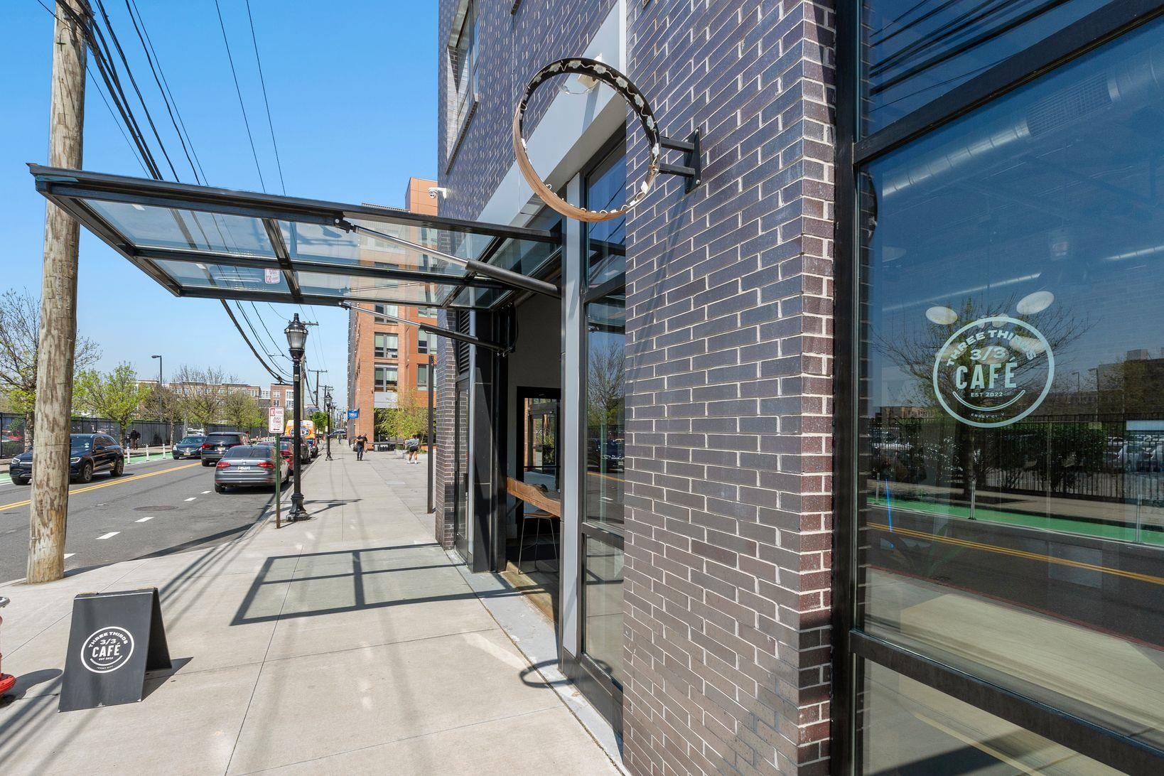 249 BERGEN AVE Unit: PH302