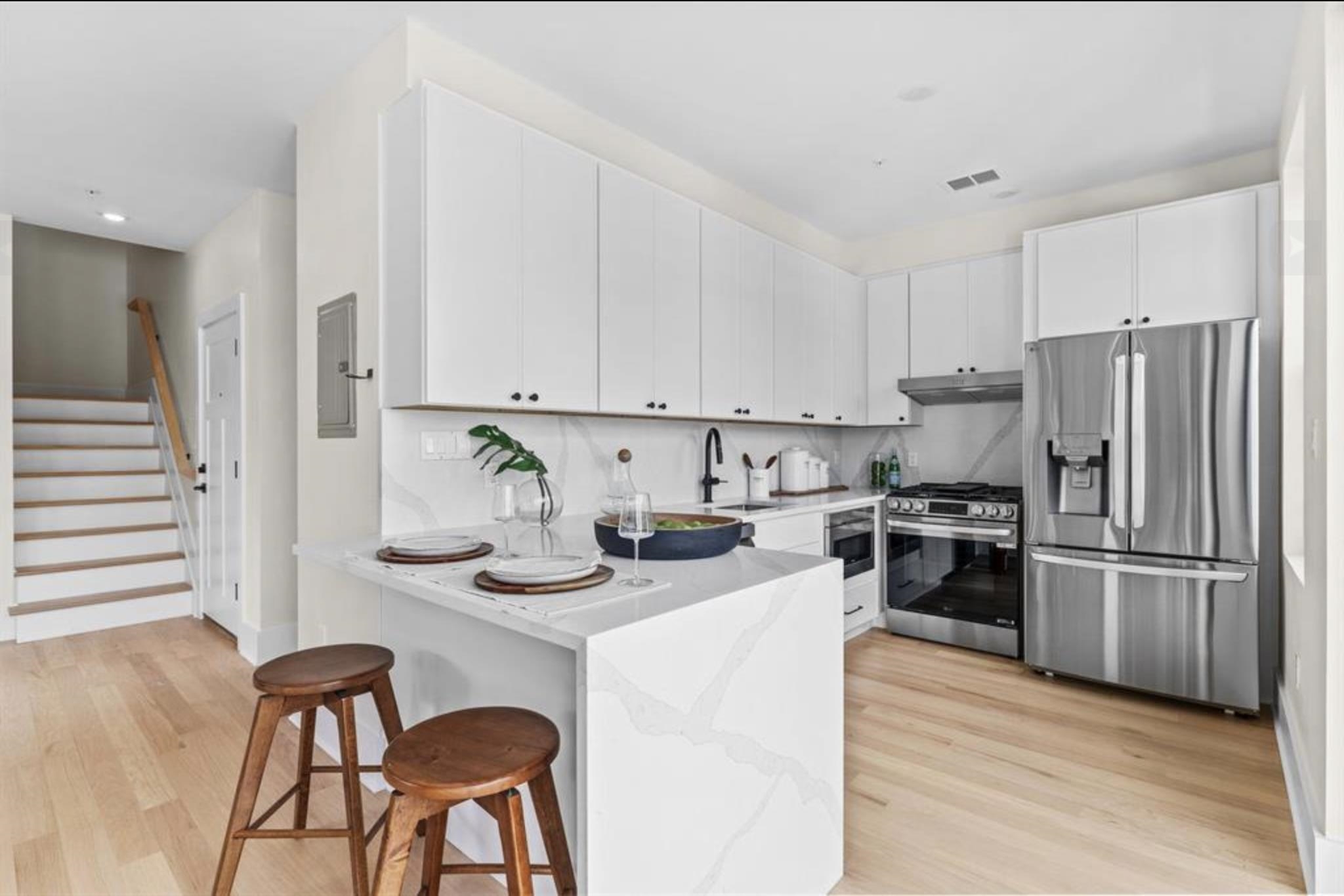 249 BERGEN AVE Unit: PH302