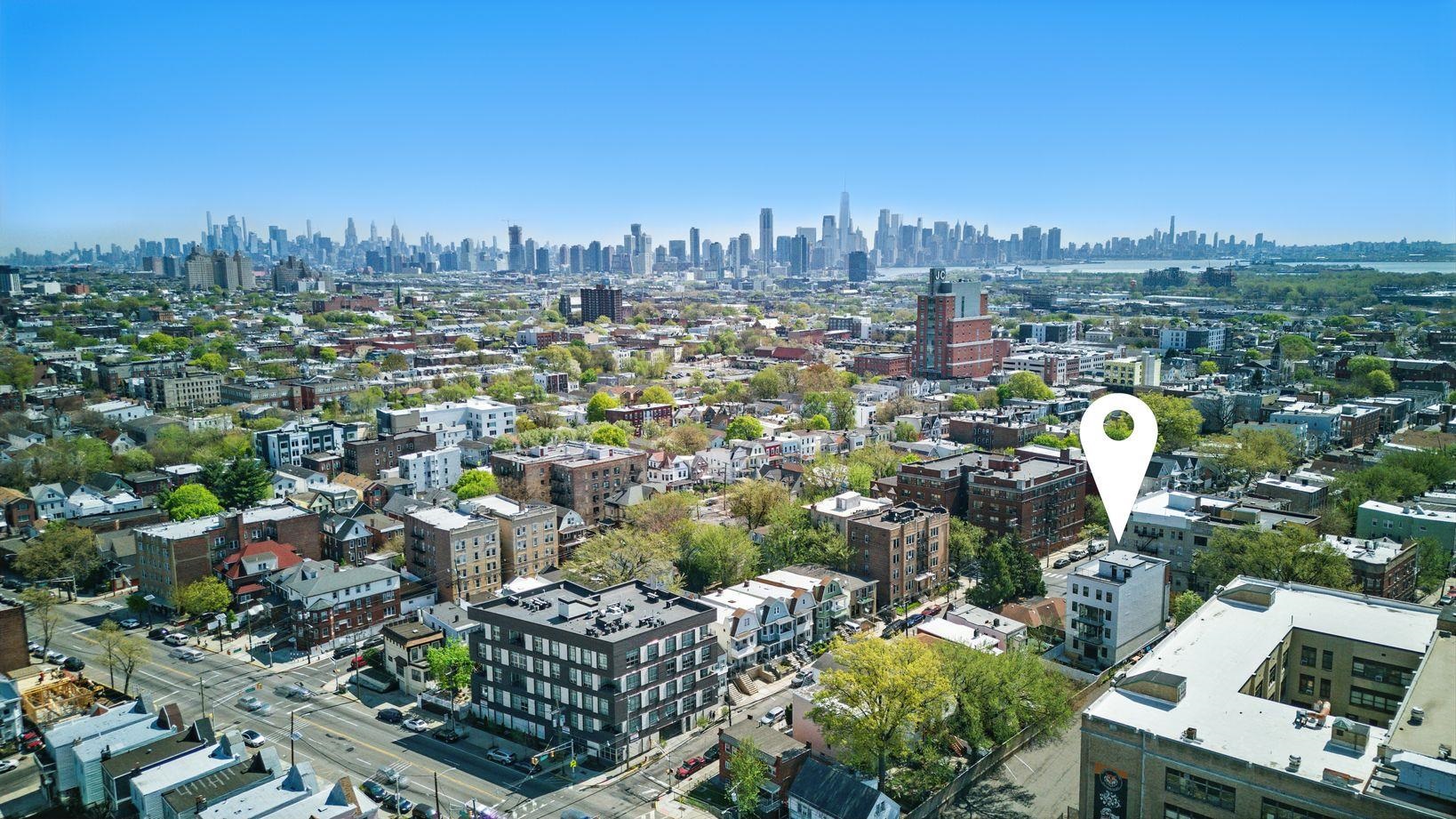 249 BERGEN AVE Unit: PH302