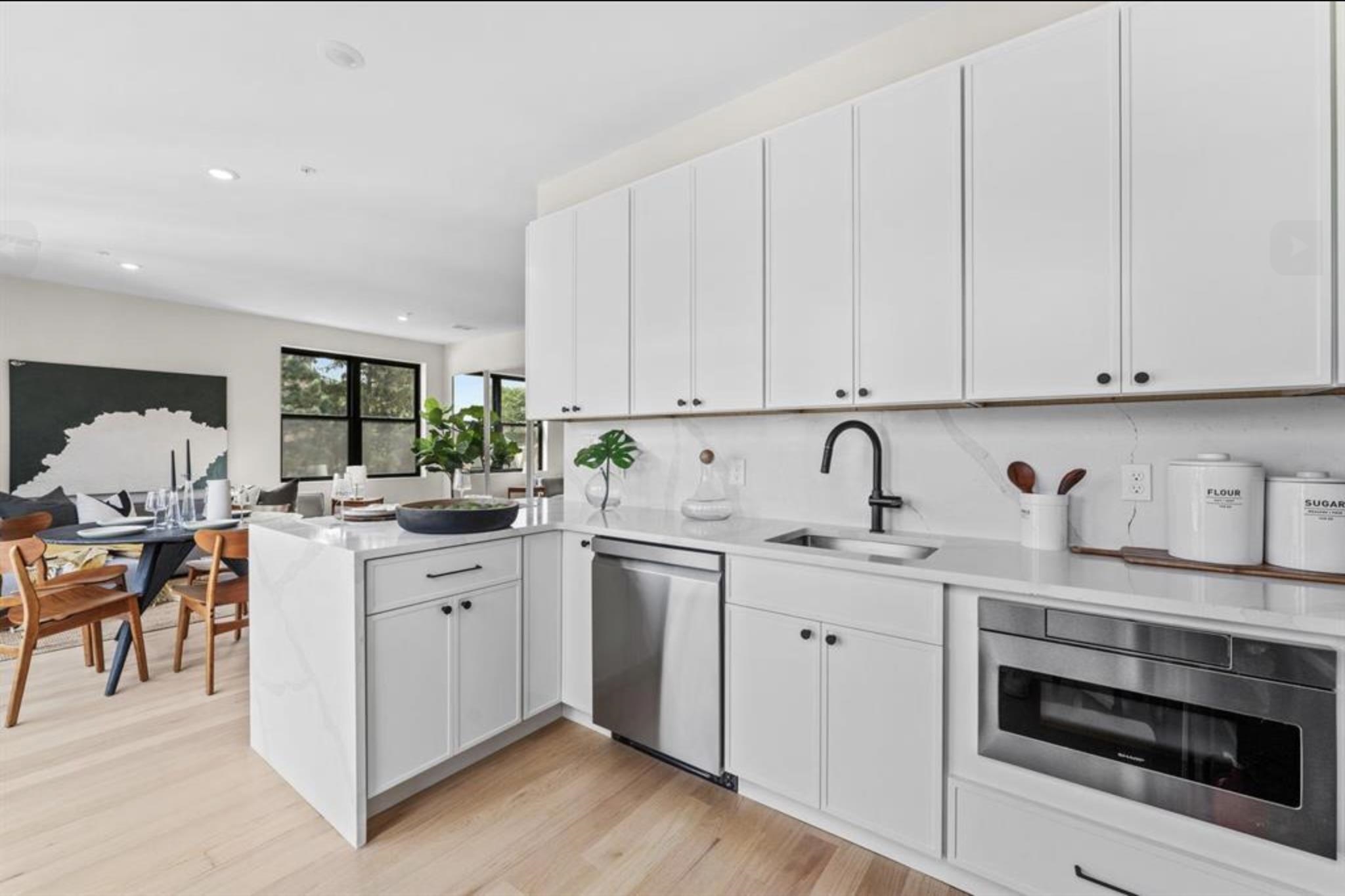 249 BERGEN AVE Unit: PH302