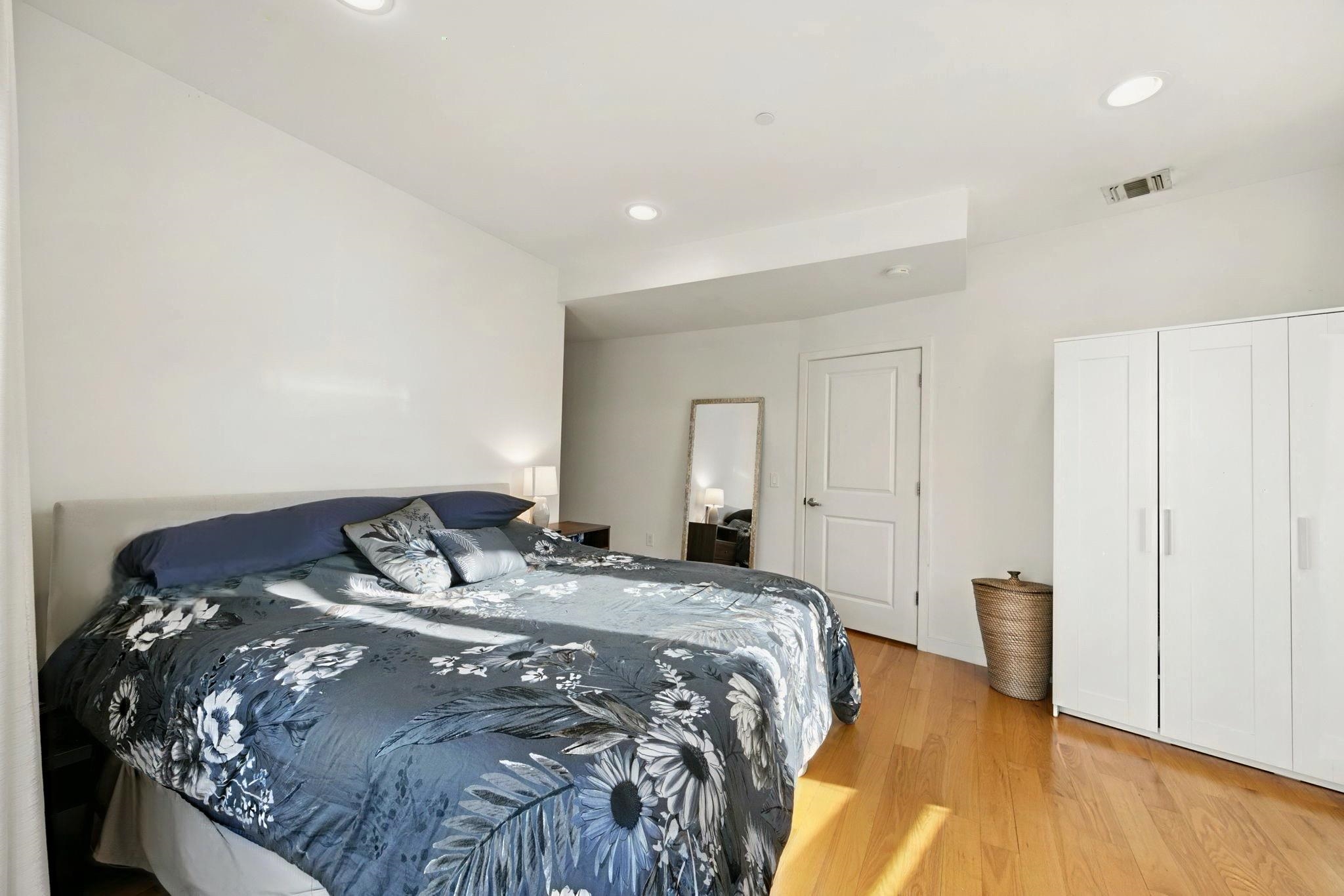 296 GRAND ST Unit: 1A