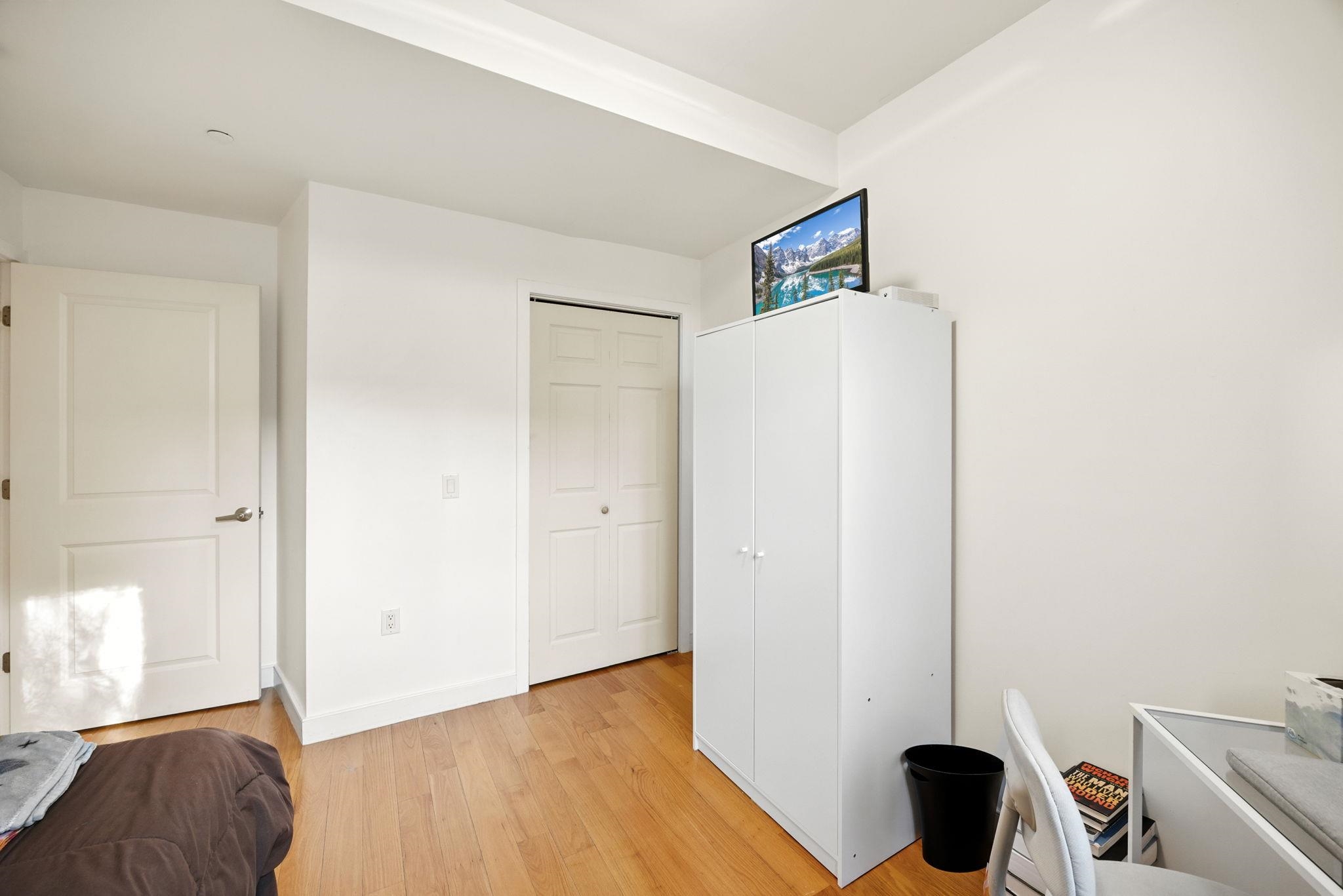 296 GRAND ST Unit: 1A