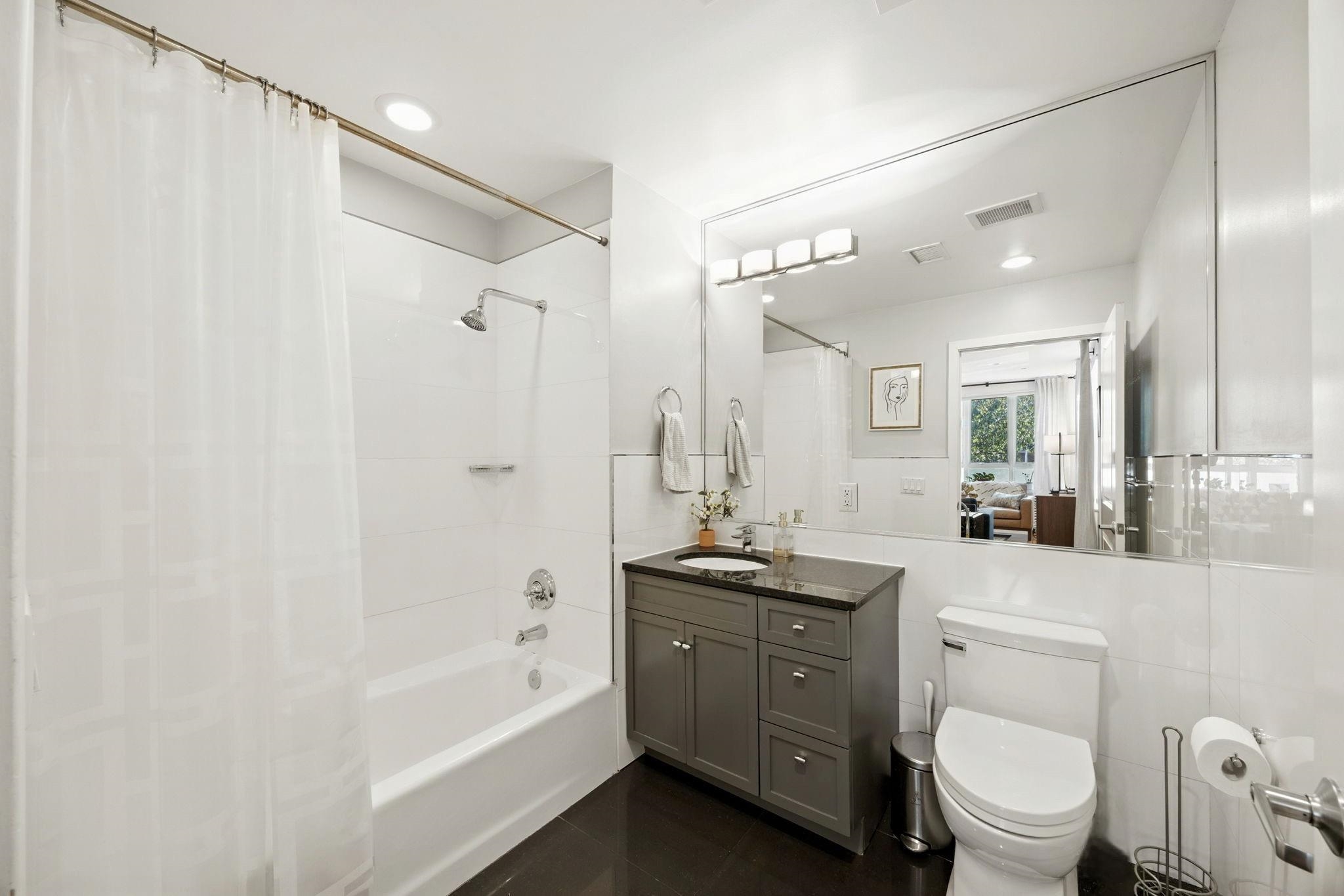 296 GRAND ST Unit: 1A