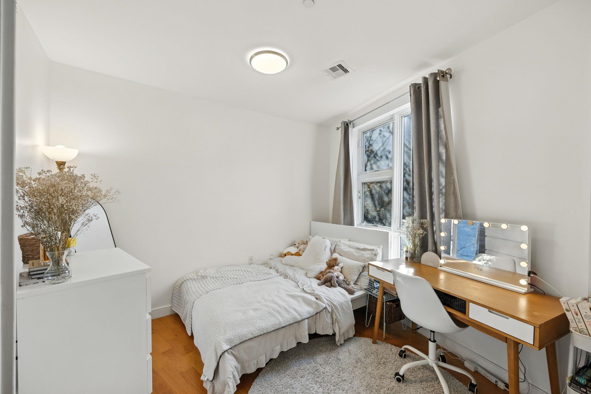 296 GRAND ST Unit: 1A