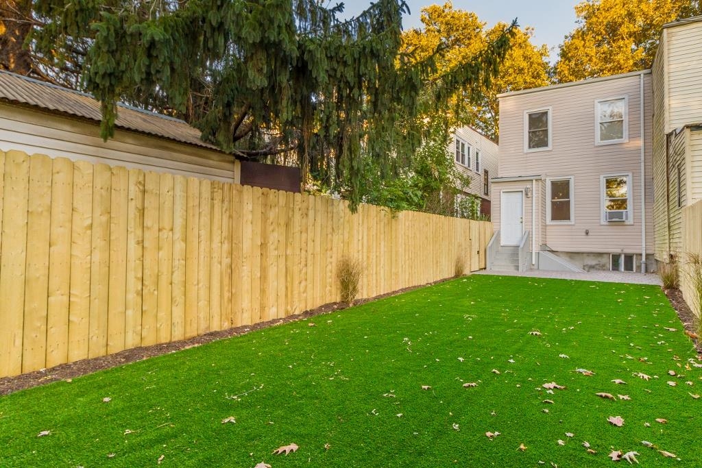 441 MALLORY AVE