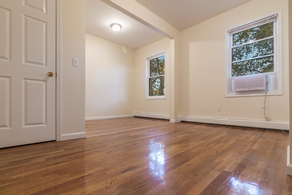 441 MALLORY AVE