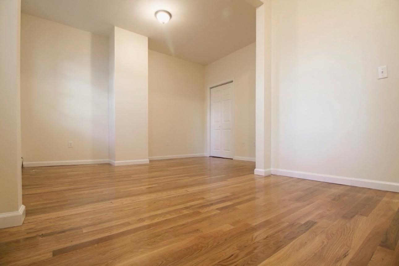 441 MALLORY AVE