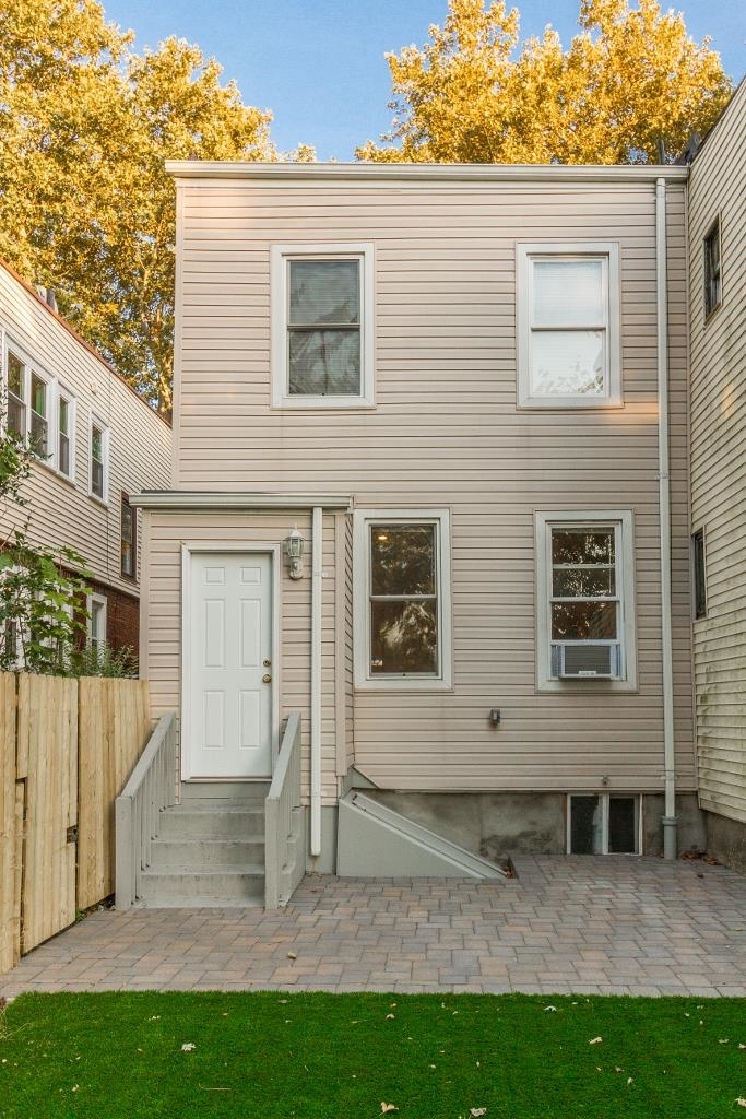 441 MALLORY AVE