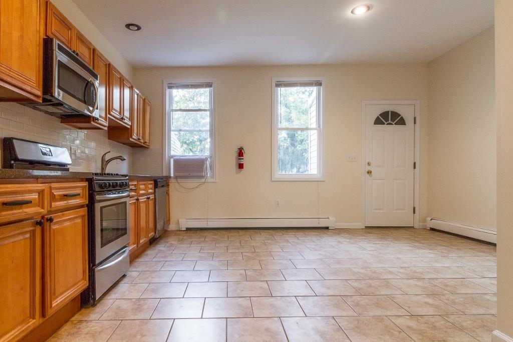 441 MALLORY AVE