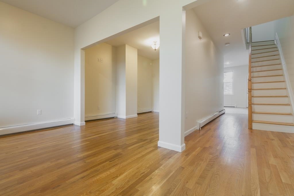 441 MALLORY AVE