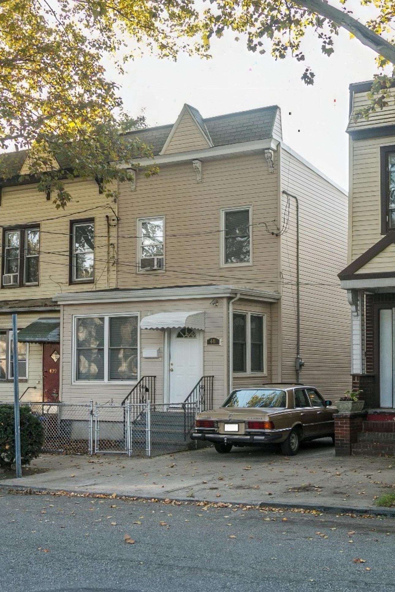 441 MALLORY AVE