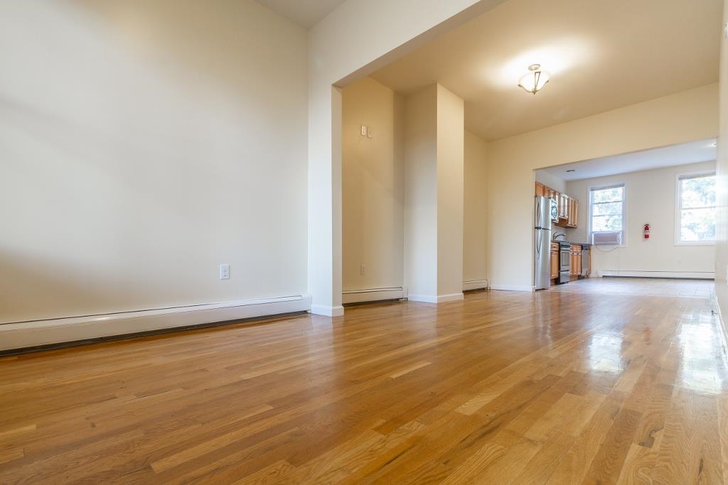 441 MALLORY AVE