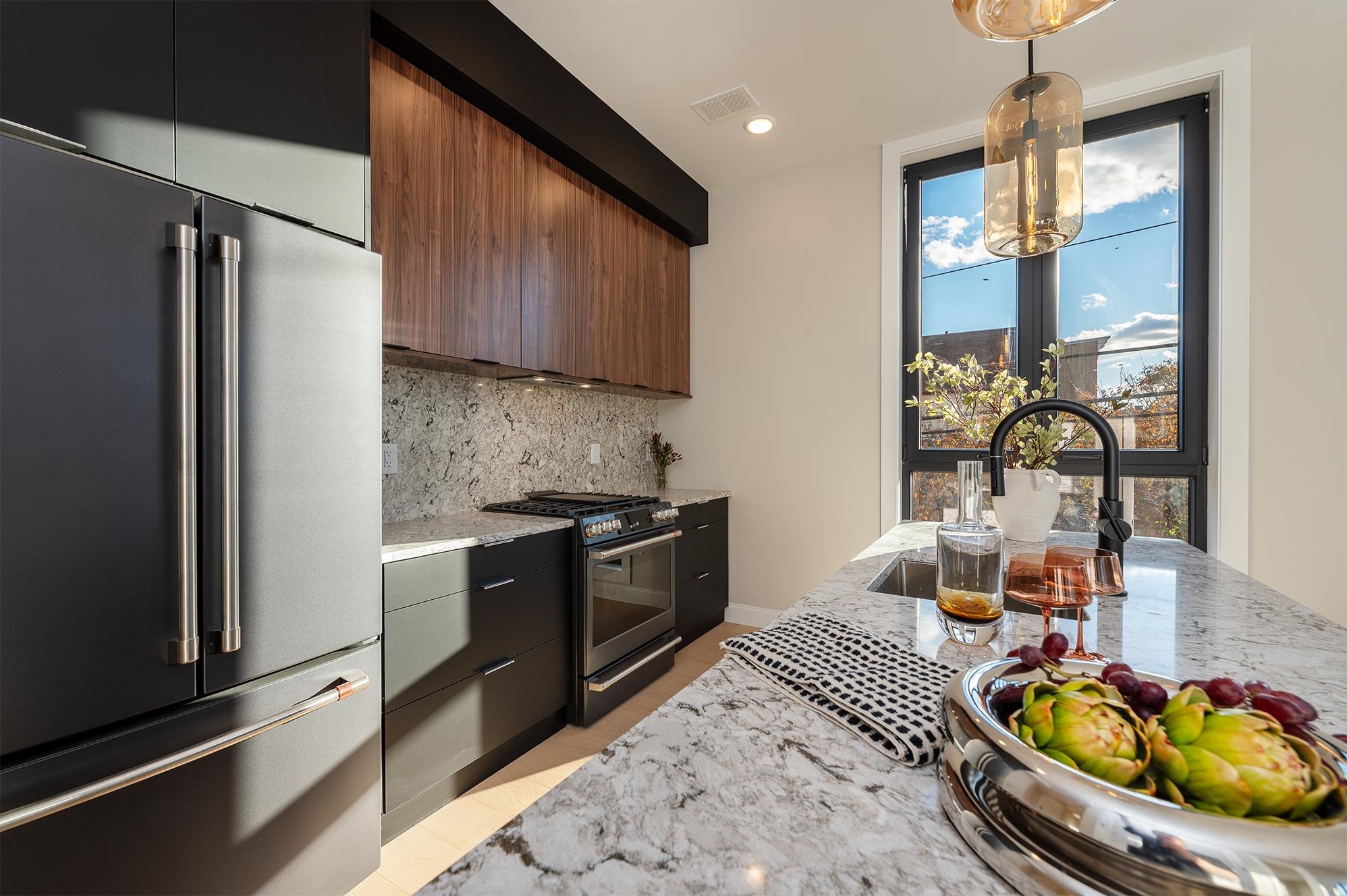 10 SOUTH ST Unit: 201