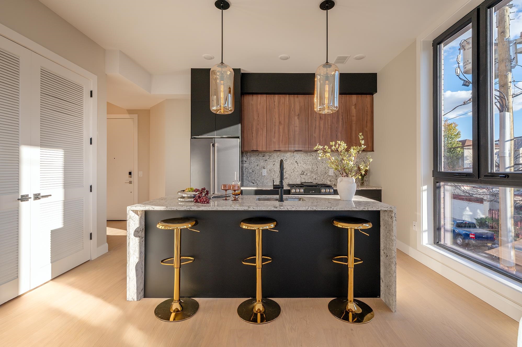 10 SOUTH ST Unit: 201
