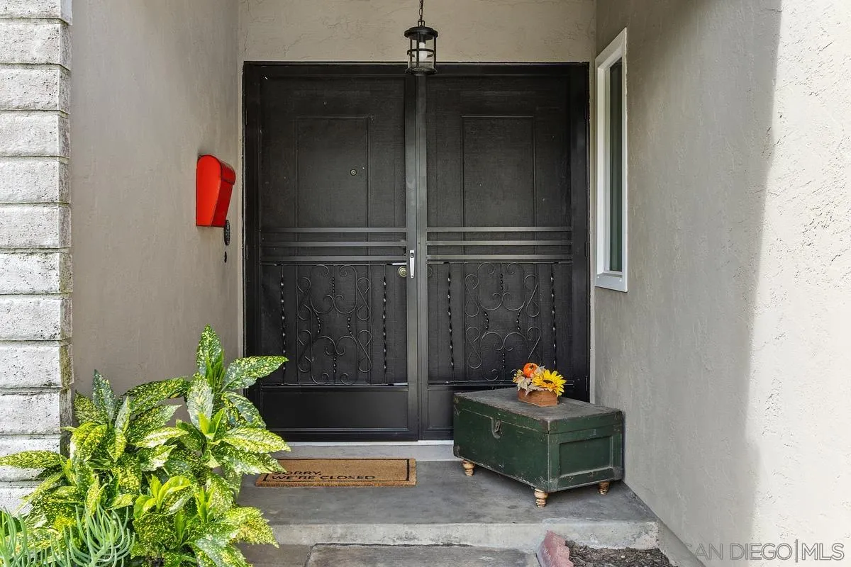 1461 Paseo Alegre