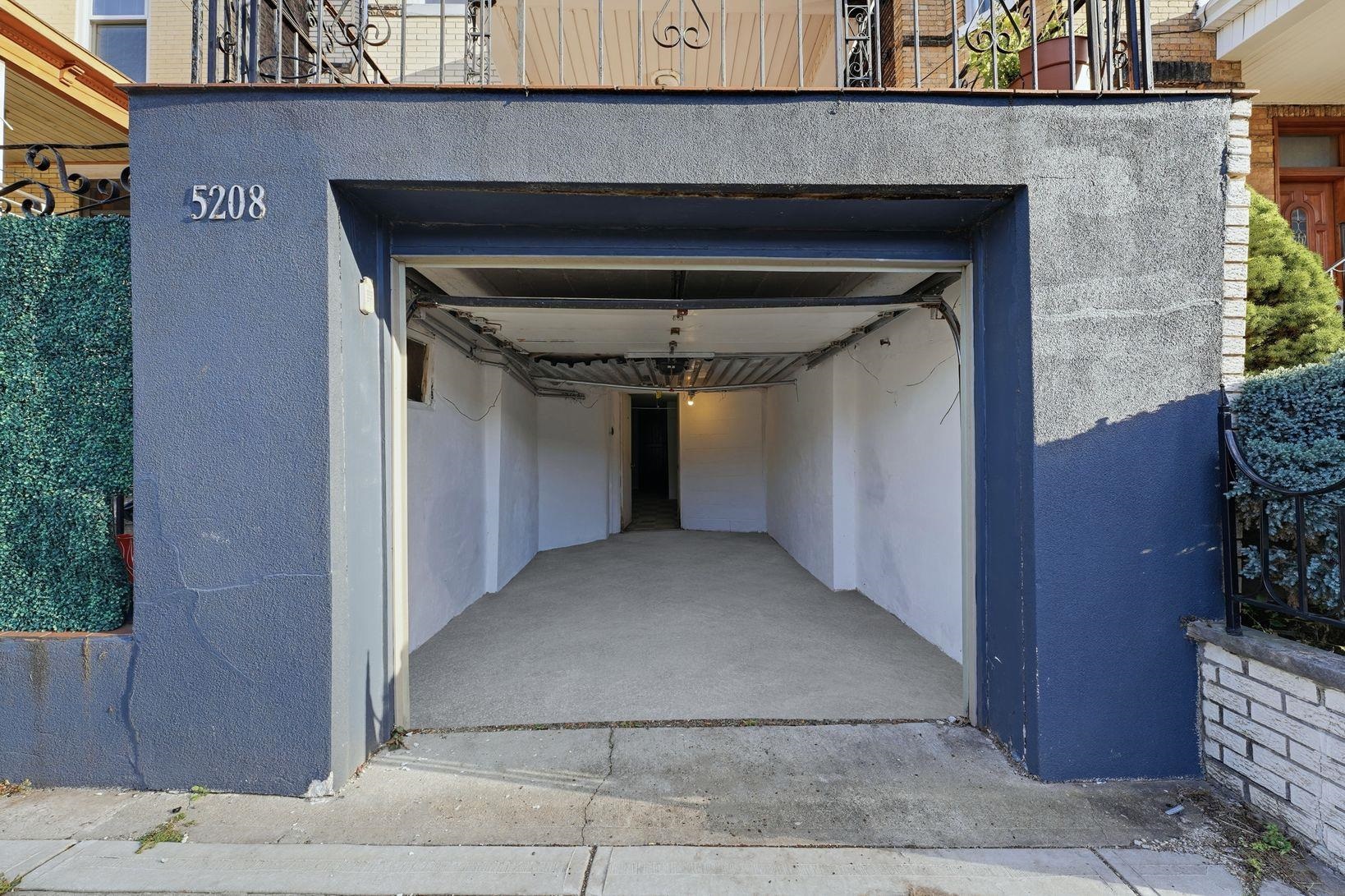 5208 PARK AVE