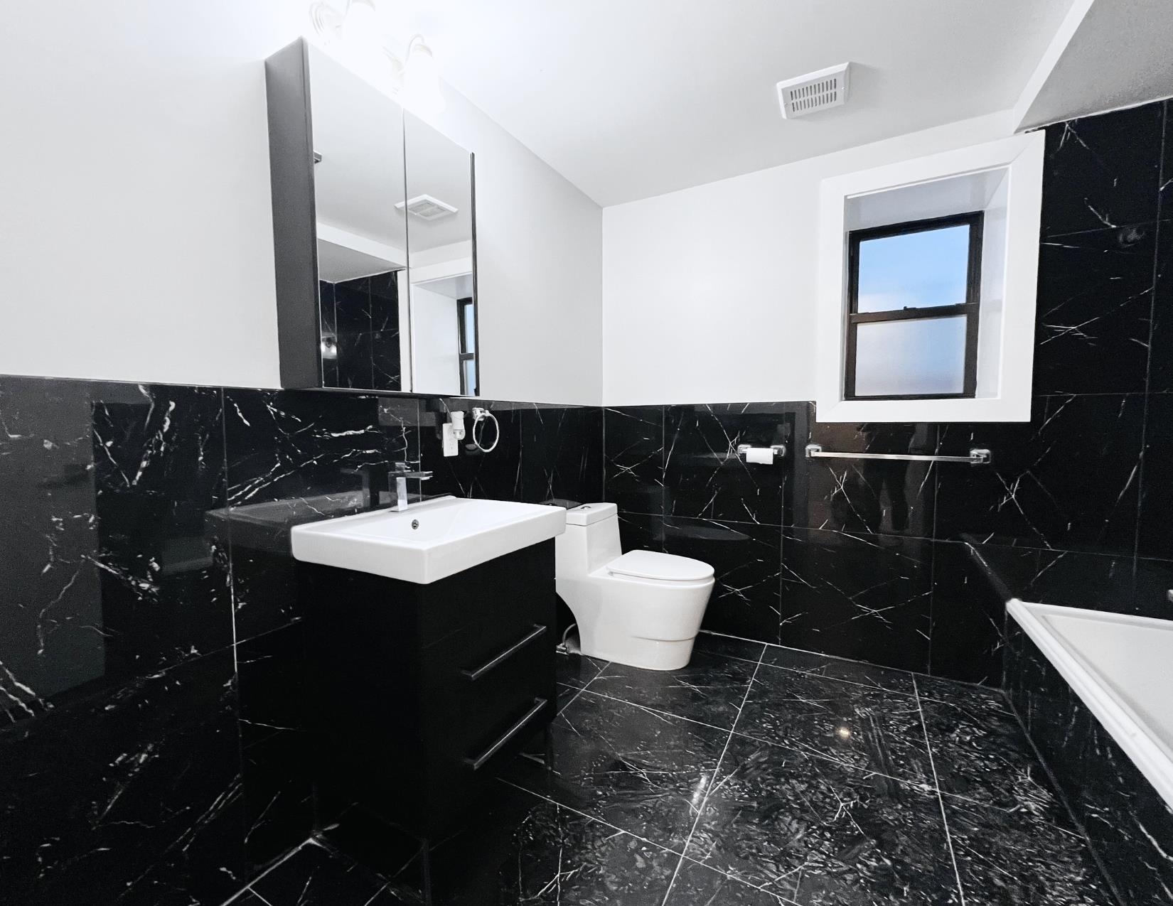 126 RANDOLPH AVE Unit: 1B