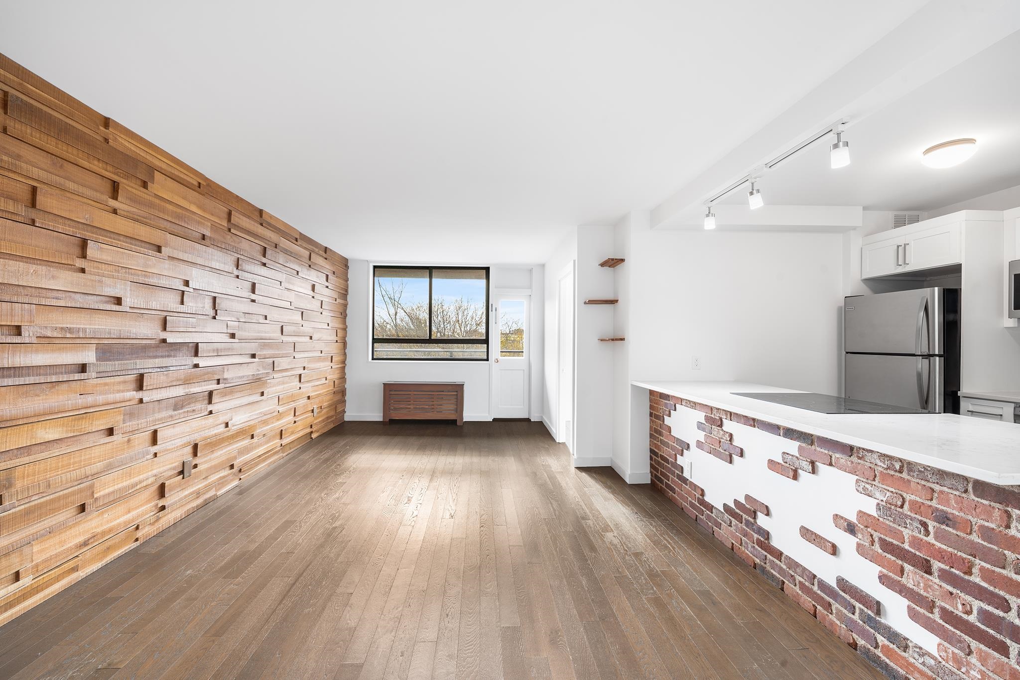 100 MANHATTAN AVE Unit: 416