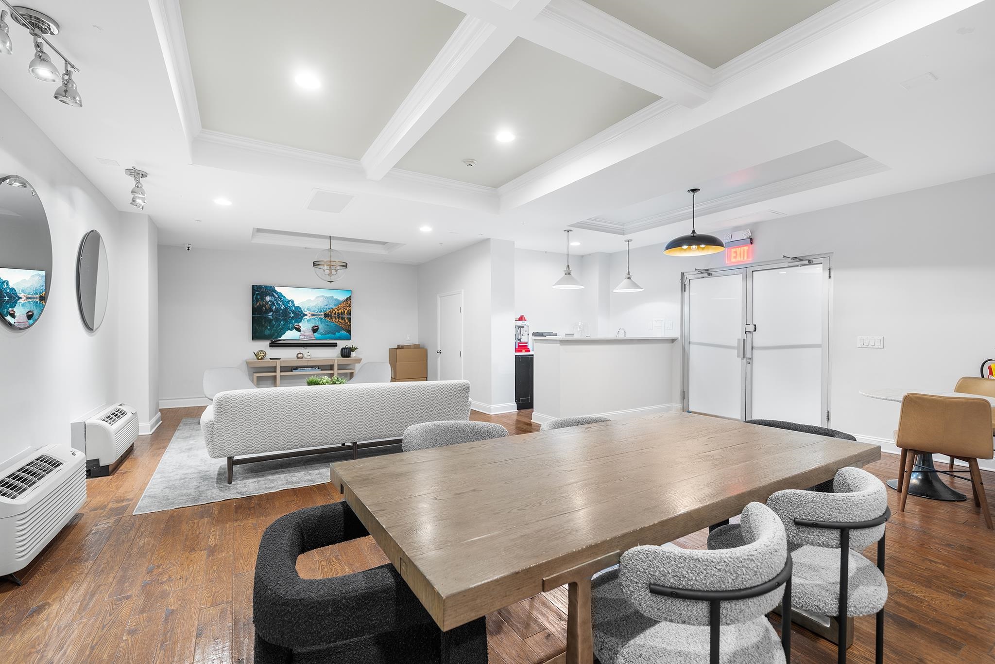 100 MANHATTAN AVE Unit: 416