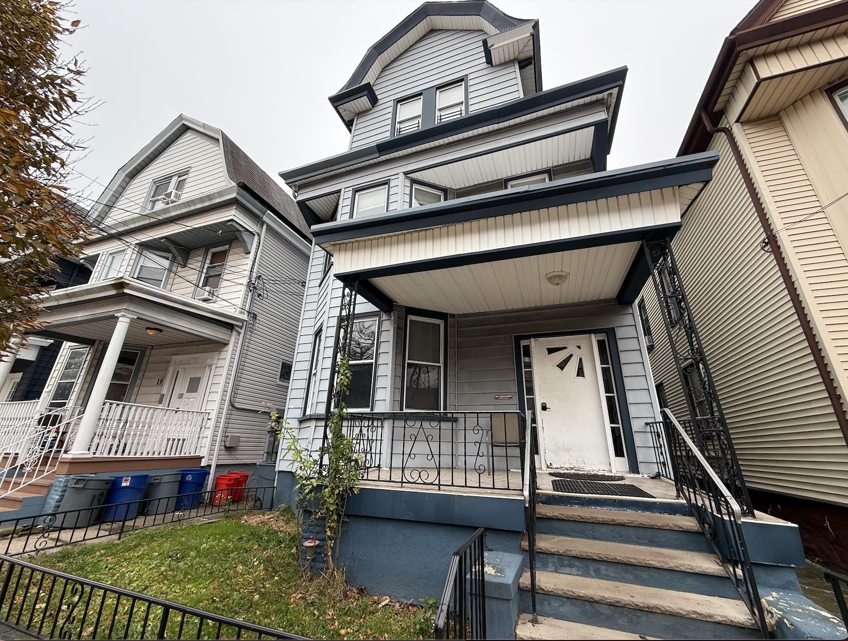 21 49TH ST Unit: 3