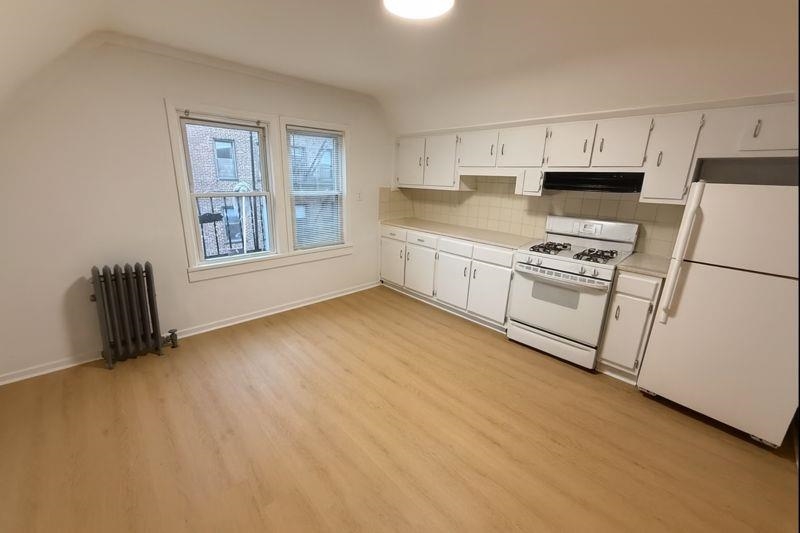21 49TH ST Unit: 3