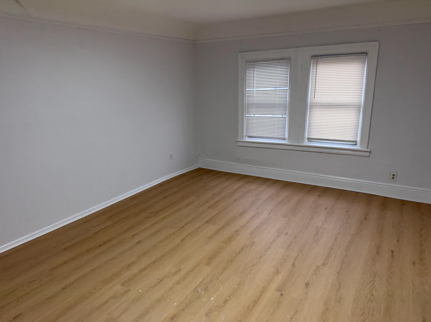 21 49TH ST Unit: 3
