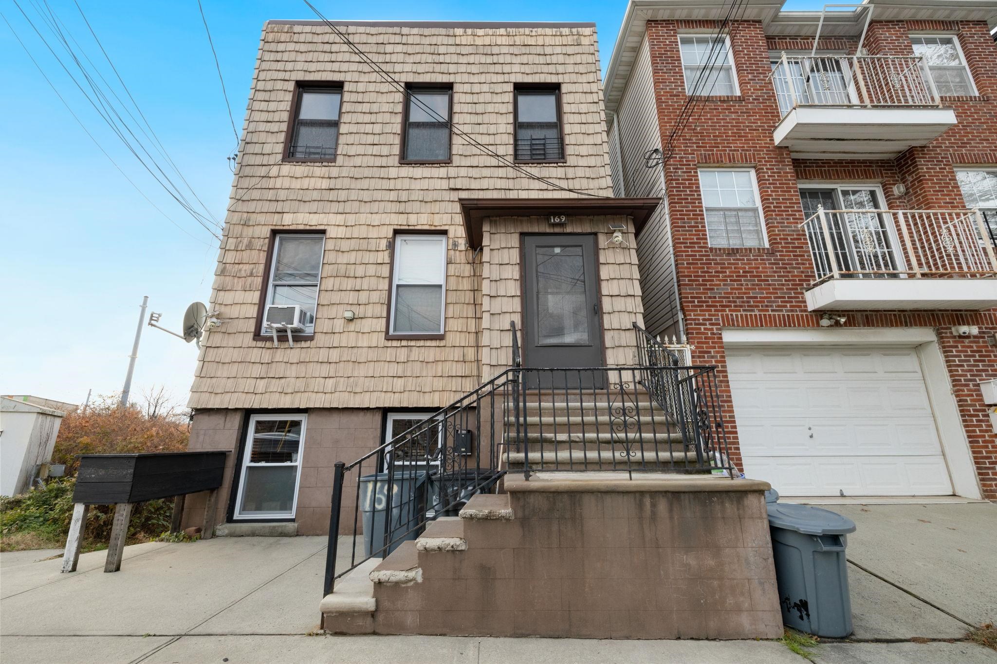 169 HALLADAY ST Unit: 2